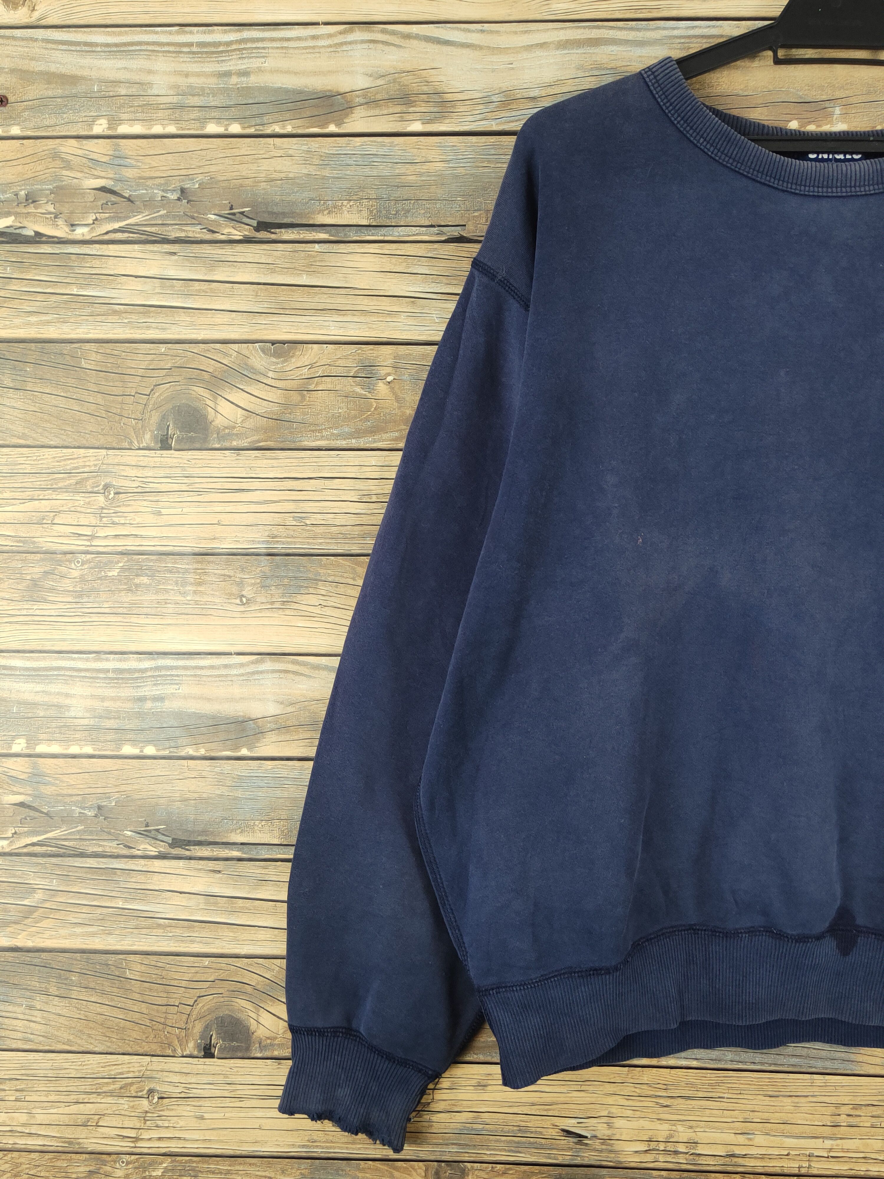 Japanese Brand × Vintage Uniqlo vintage ripped Navy Faded Sweatshirts #W961 Size US L / EU 52-54 / 3 - 3 Thumbnail