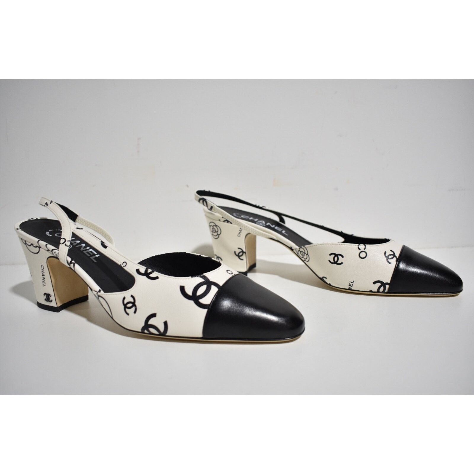 Chanel Chanel Sling White Black CC Logo Slingback Sandal Heel 37 Size US 7 / IT 37 - 5 Thumbnail