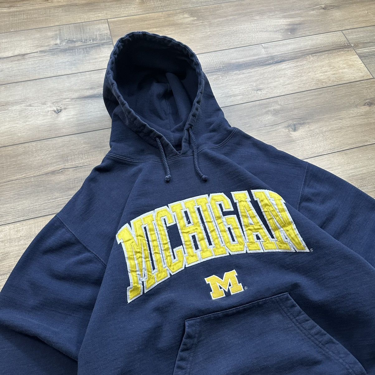 J. America Vintage 90s Michigan Wolverines Embroidered Pullover Hoodie Size US L / EU 52-54 / 3 - 5 Thumbnail