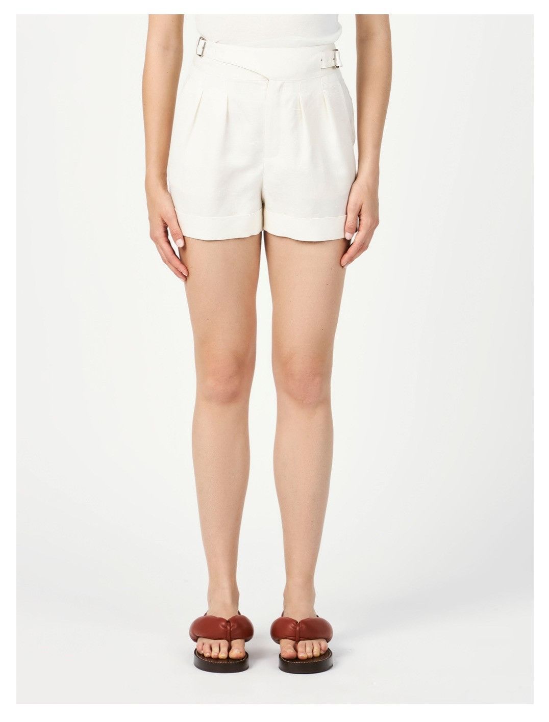 o1srvl11e0725 FAN7231 Linen & Silk Bermuda Short in White