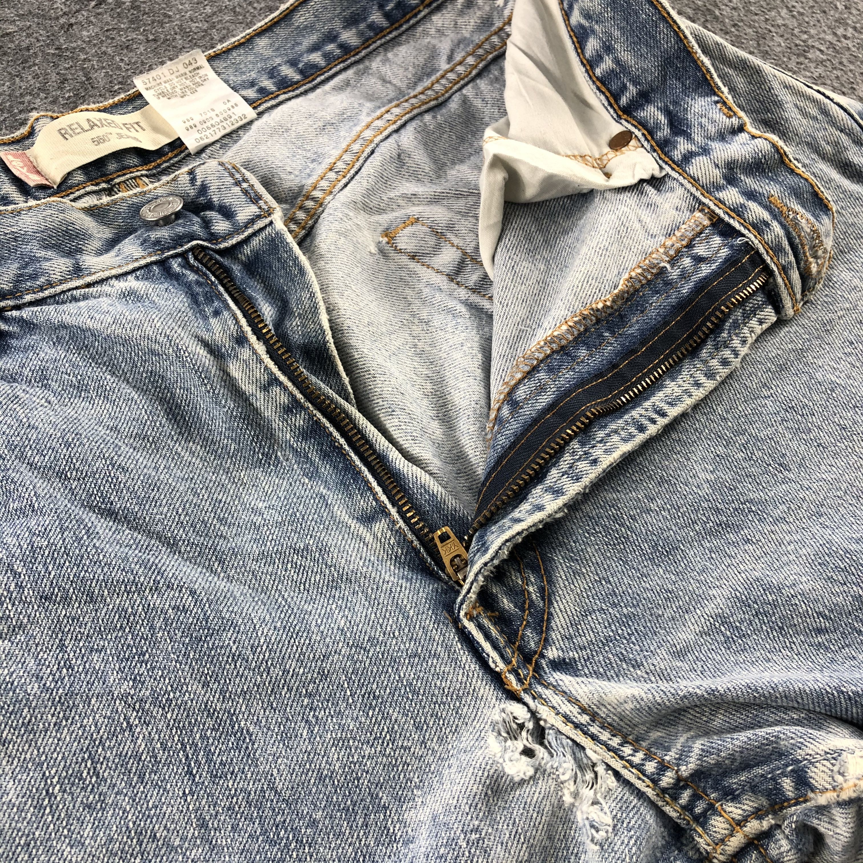 Levi's Light Wash Vintage Levis 550 Jeans-J1100 Size US 33 - 8 Thumbnail