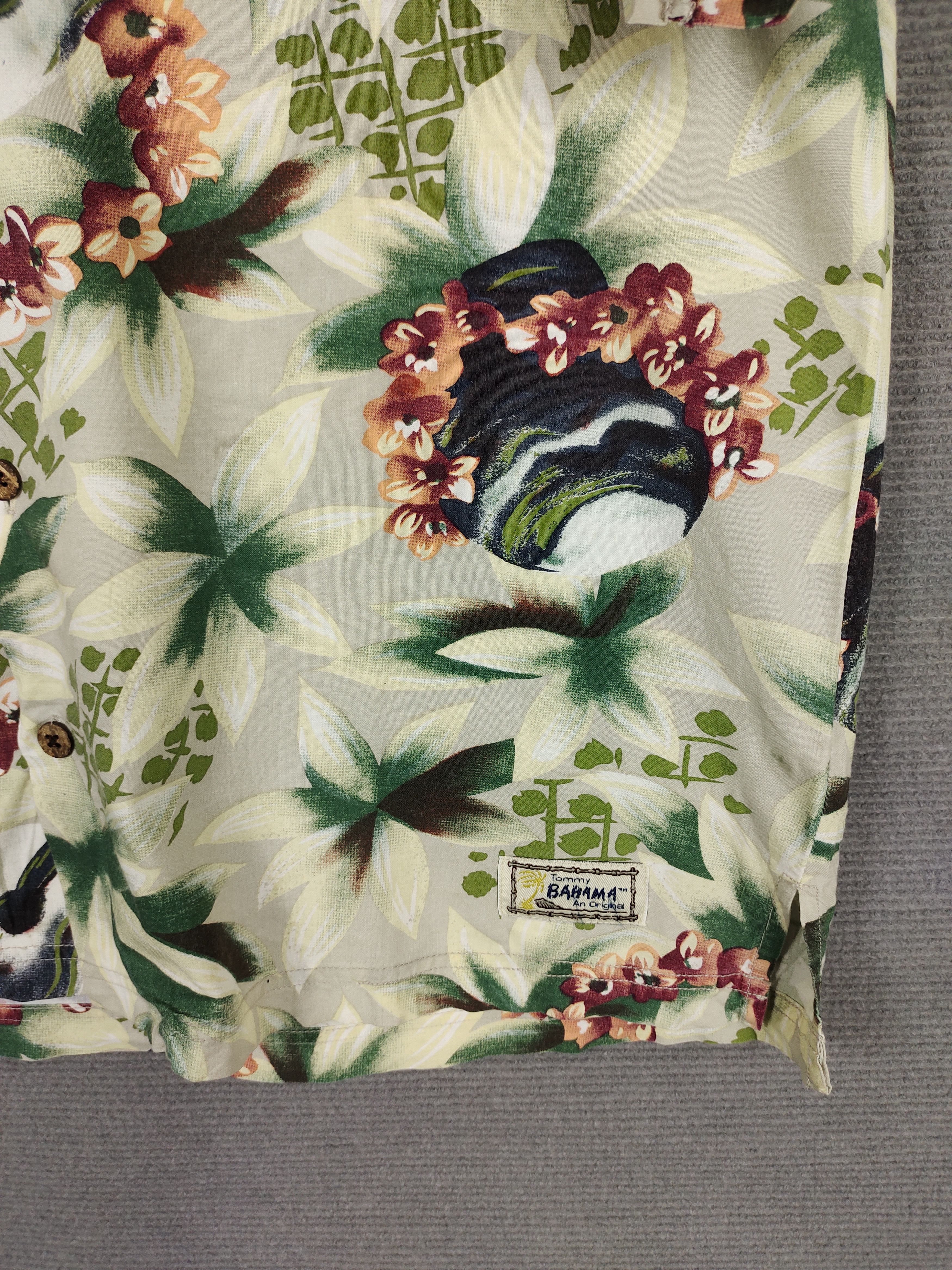 Tommy Bahama 1990s Tommy Bahama Guitar & Flower Printed Hawaiian Shirt Size US M / EU 48-50 / 2 - 4 Thumbnail