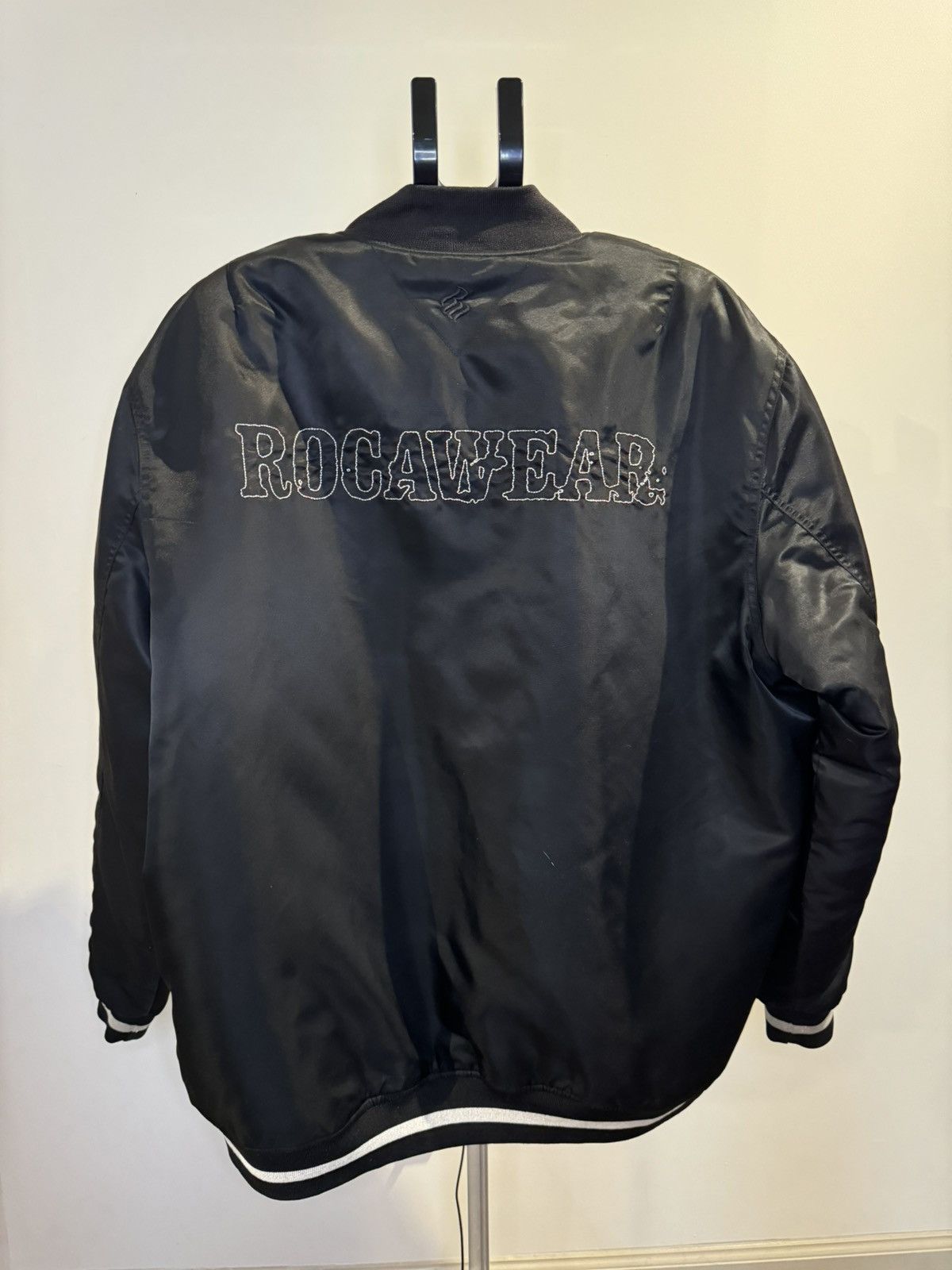 Rocawear Rocawear Bomber Jacket with embroidered logo on front/back Size US XXL / EU 58 / 5 - 2 Thumbnail