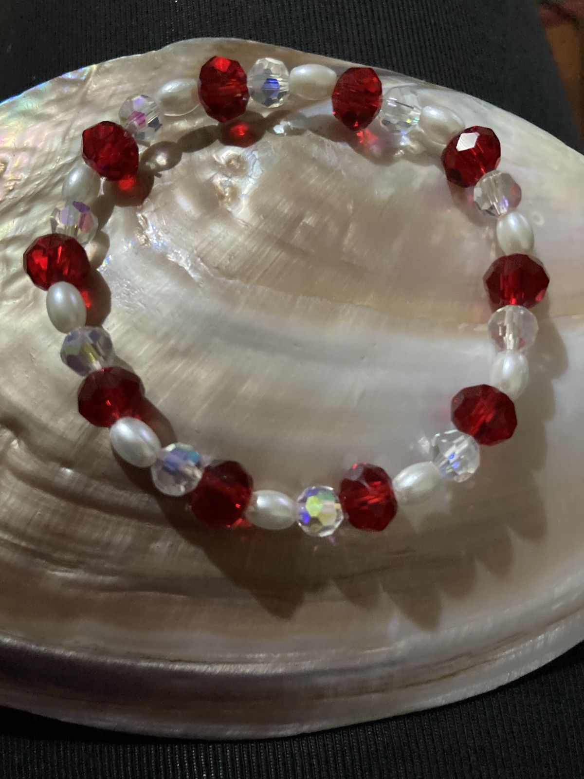 Other Red, irredecent and faux pearl beaded bracelet Size ONE SIZE - 2 Thumbnail