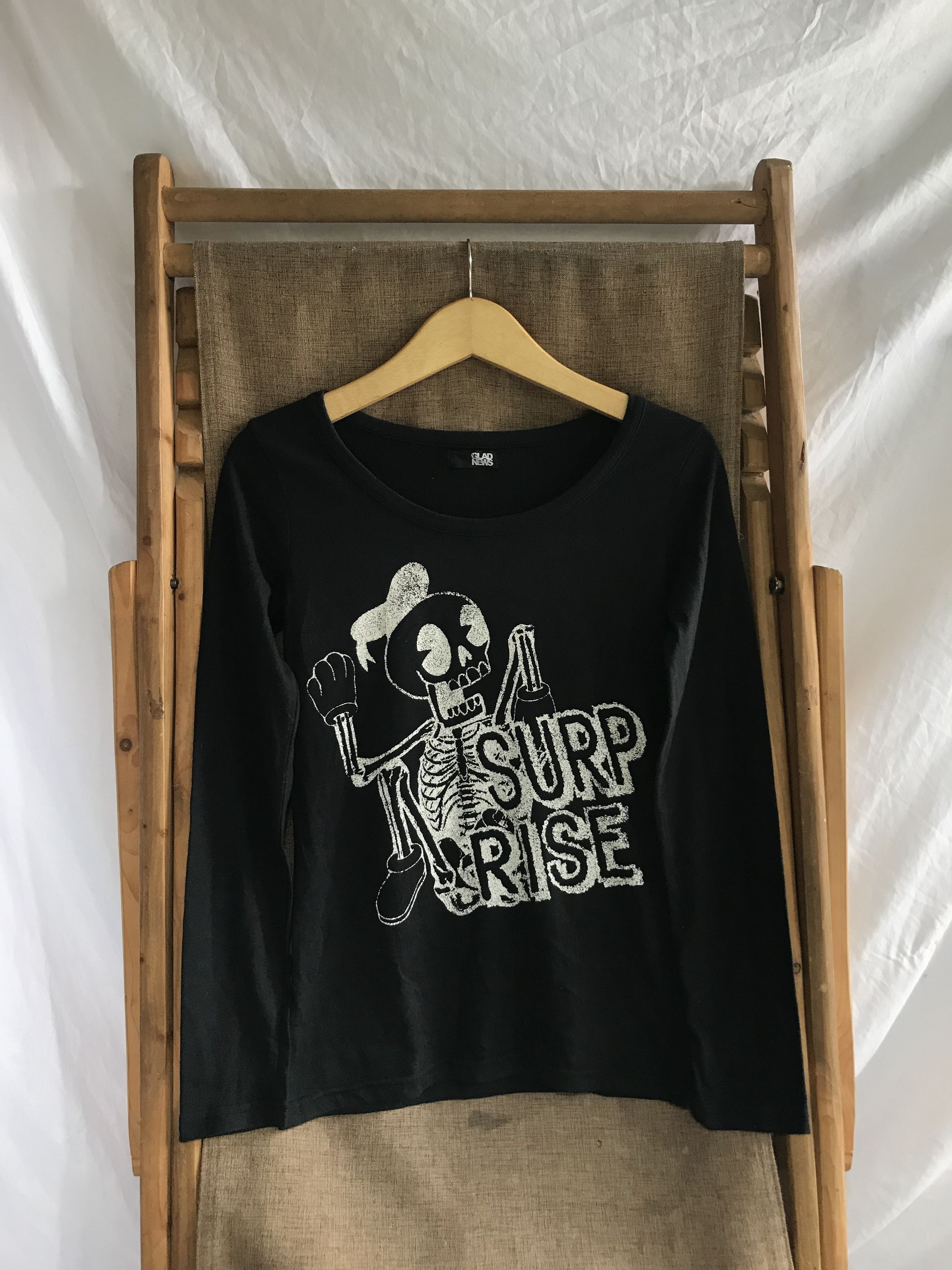 20471120 Glad News “SURPRISE” Skull Long Sleeve T-Shirt Size US XS / EU 42 / 0 - 4 Thumbnail
