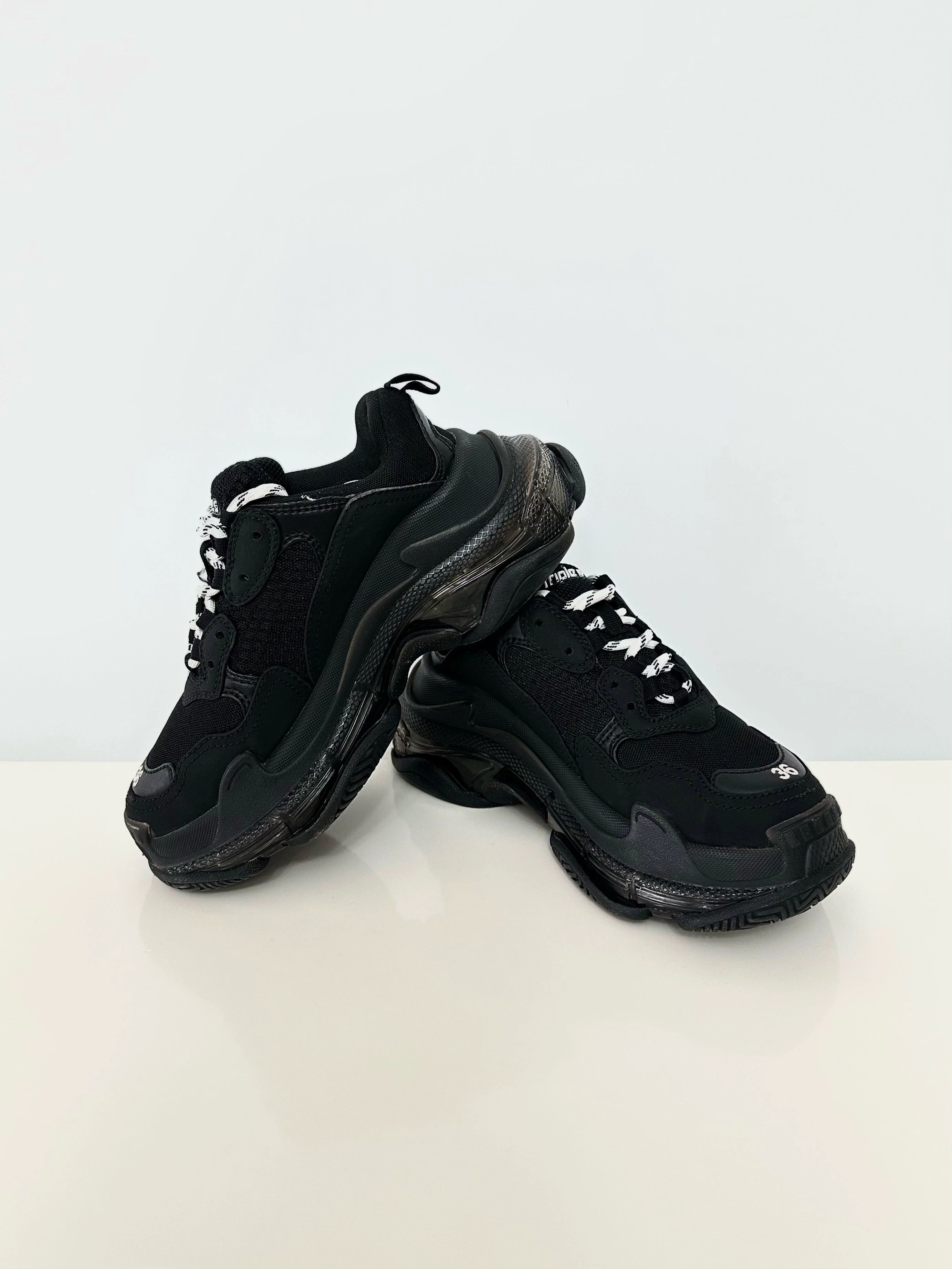 Balenciaga Balenciaga Triple S low-top women's black dad shoe Size US 5 / IT 35 - 6 Thumbnail