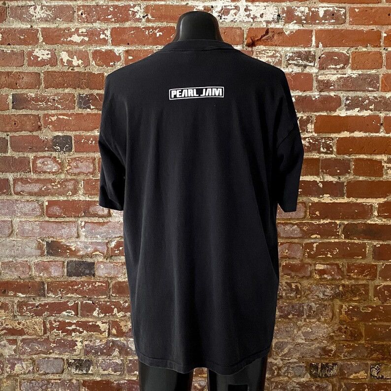 Band Tees Pearl Jam 1996 Target Bullseye Tee Size US XL / EU 56 / 4 - 3 Thumbnail