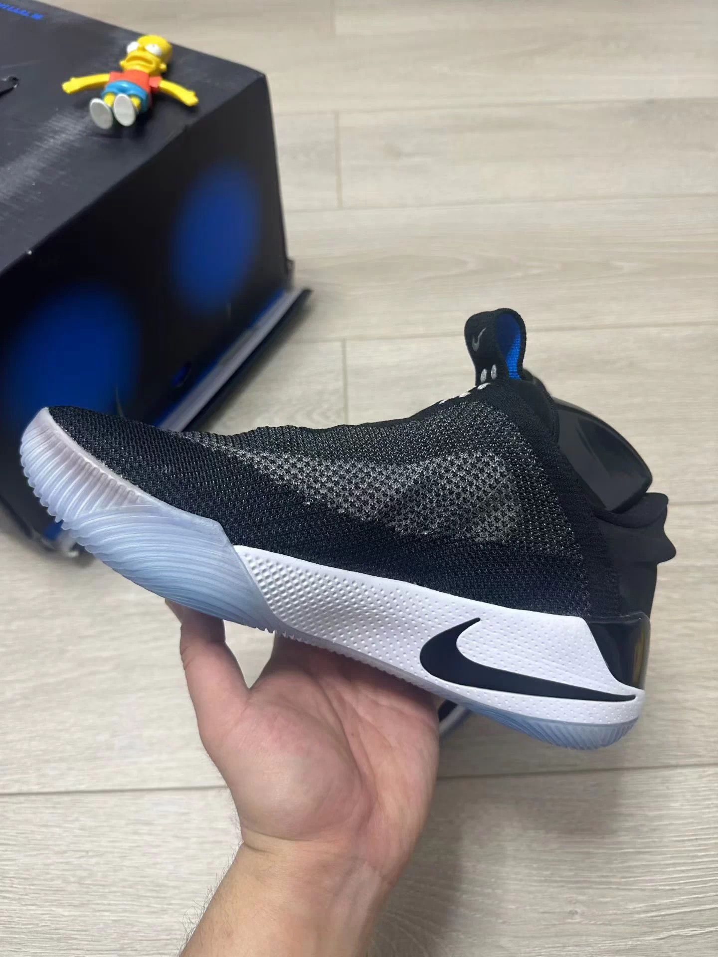 Nike adapt bb black white 41 worn original box with charging pad Size US 8 / EU 41 - 3 Thumbnail