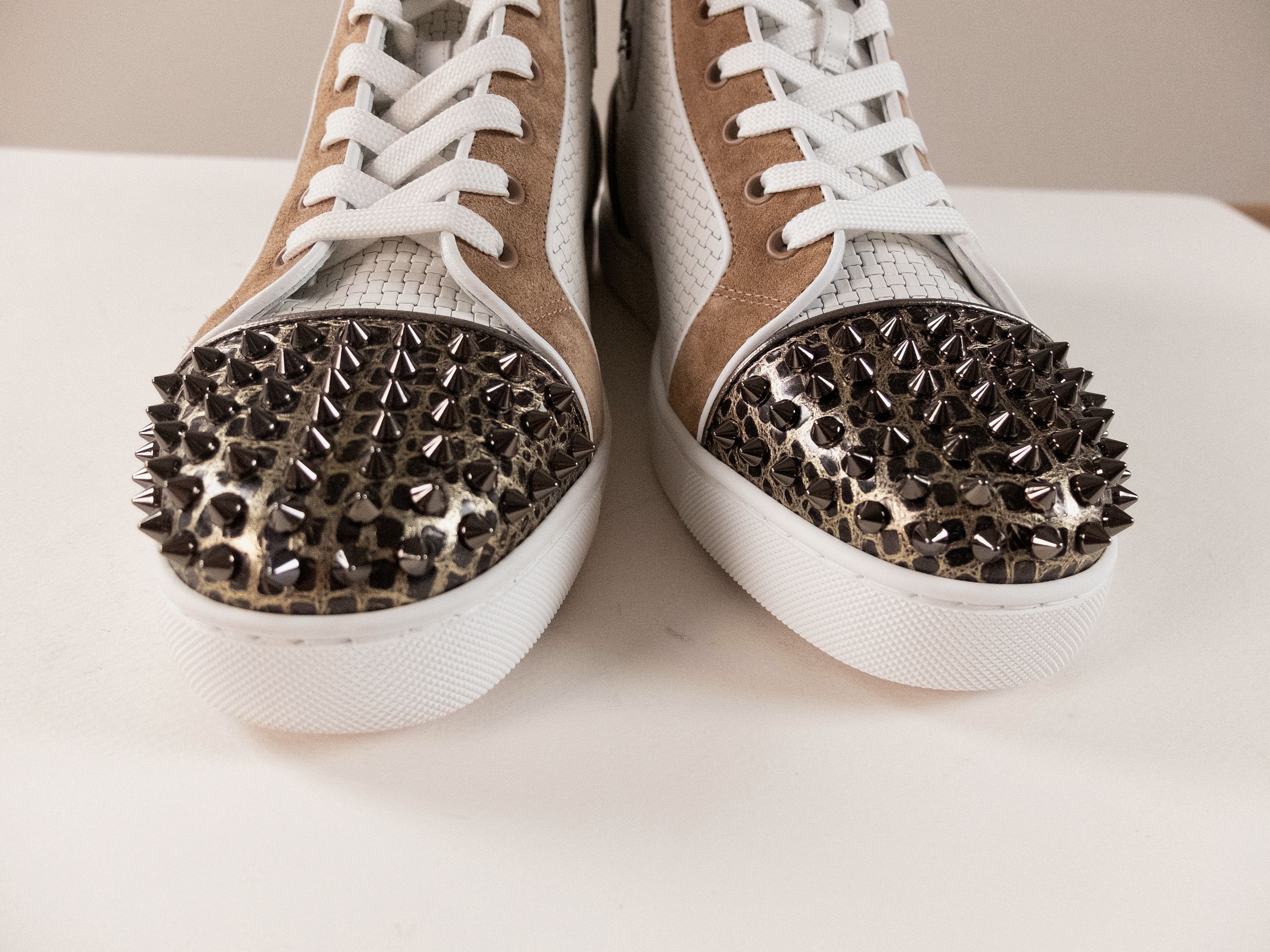 Christian Louboutin CHRISTIAN LOUBOUTIN Louis Spikes white leather sneakers 9 42 Size US 9 / EU 42 - 4 Thumbnail
