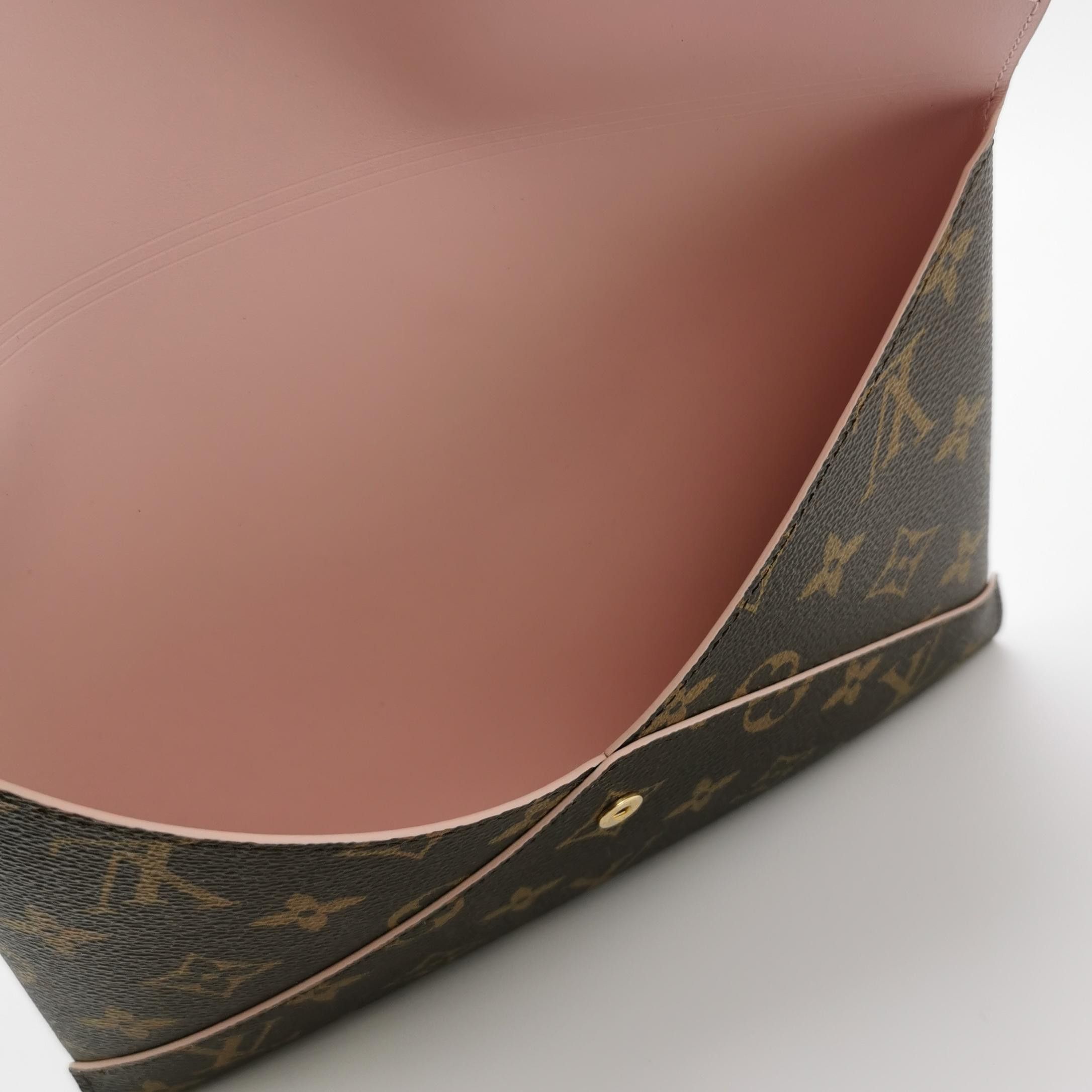 Louis Vuitton Louis Vuitton (LV) Pochette Kirigami monogram independent s Size ONE SIZE - 5 Thumbnail