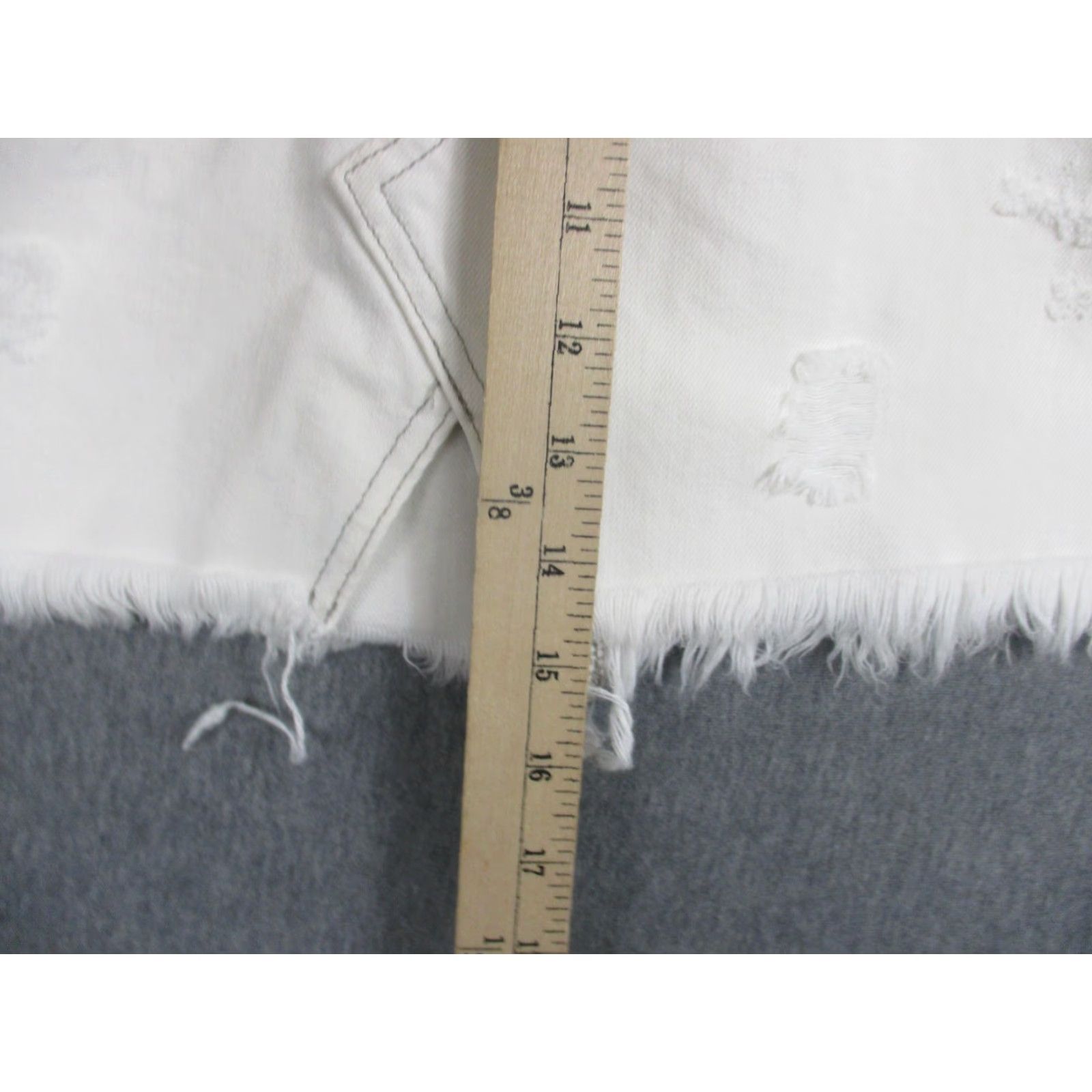 Lucky Brand Lucky Brand Skirt Womens 6 Short White Mini Denim Distressed Fringe Pockets Slit Zip Casual Size 28" / US 6 / IT 42 - 4 Thumbnail