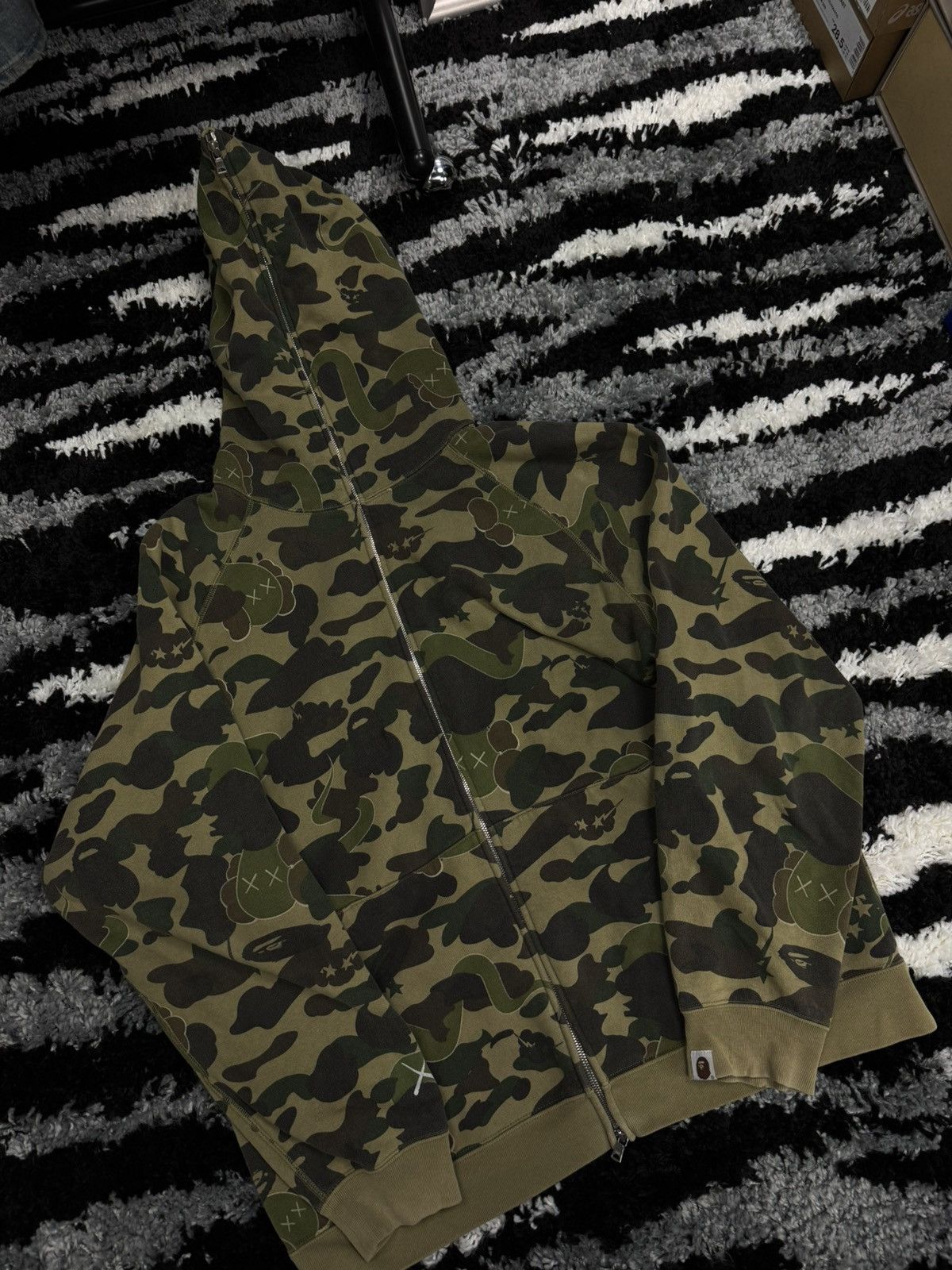 Bape Bape x Kaws rare collab green camo hoodie Size US L / EU 52-54 / 3 - 1 Thumbnail