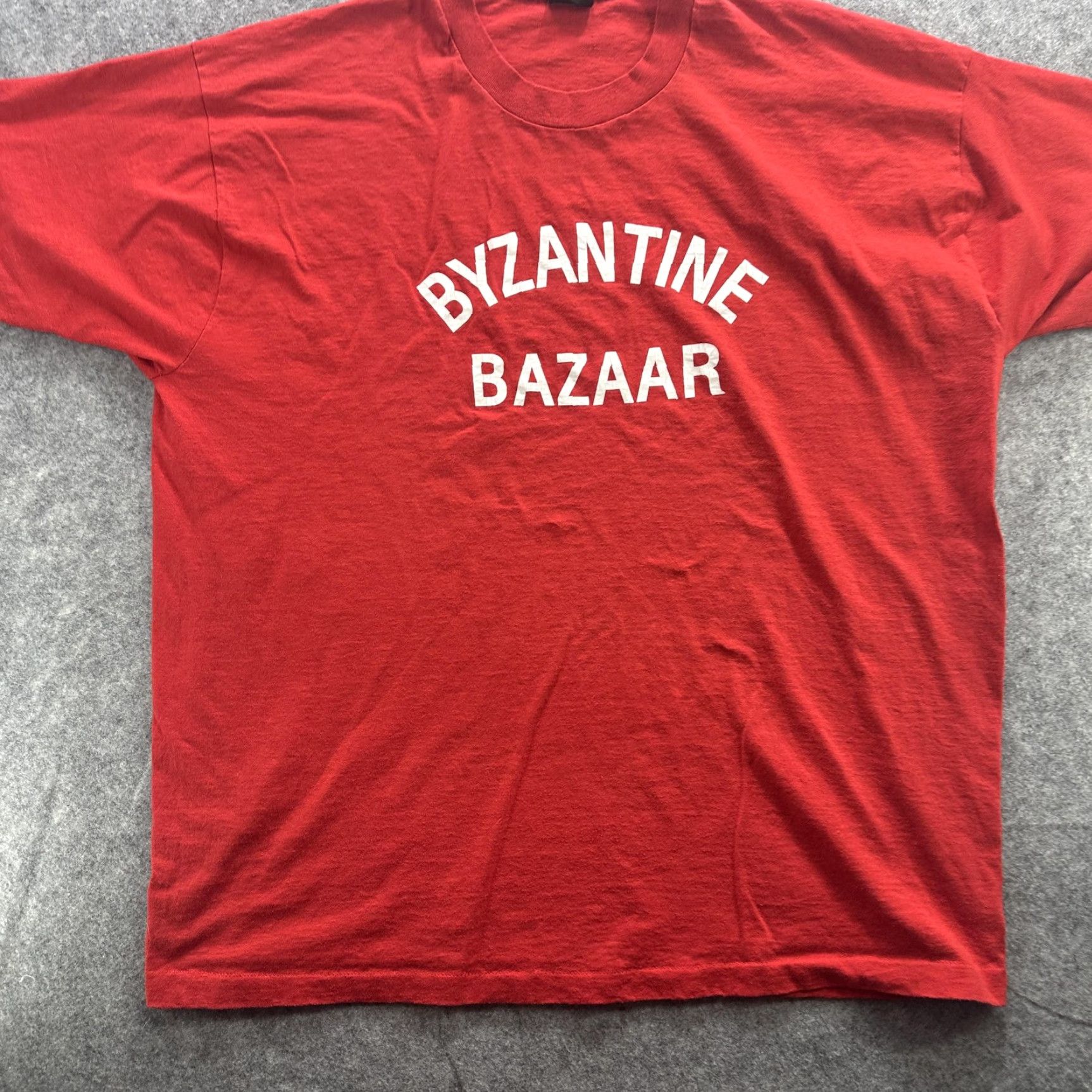 Fruit Of The Loom VINTAGE Fruit of the Loom Byzantine Bazaar Shirt Mens 2XL Red Graphic Print 90s USA Mens T-Shirt Crew Neck Short Sleeve Size US XXL / EU 58 / 5 - 3 Thumbnail
