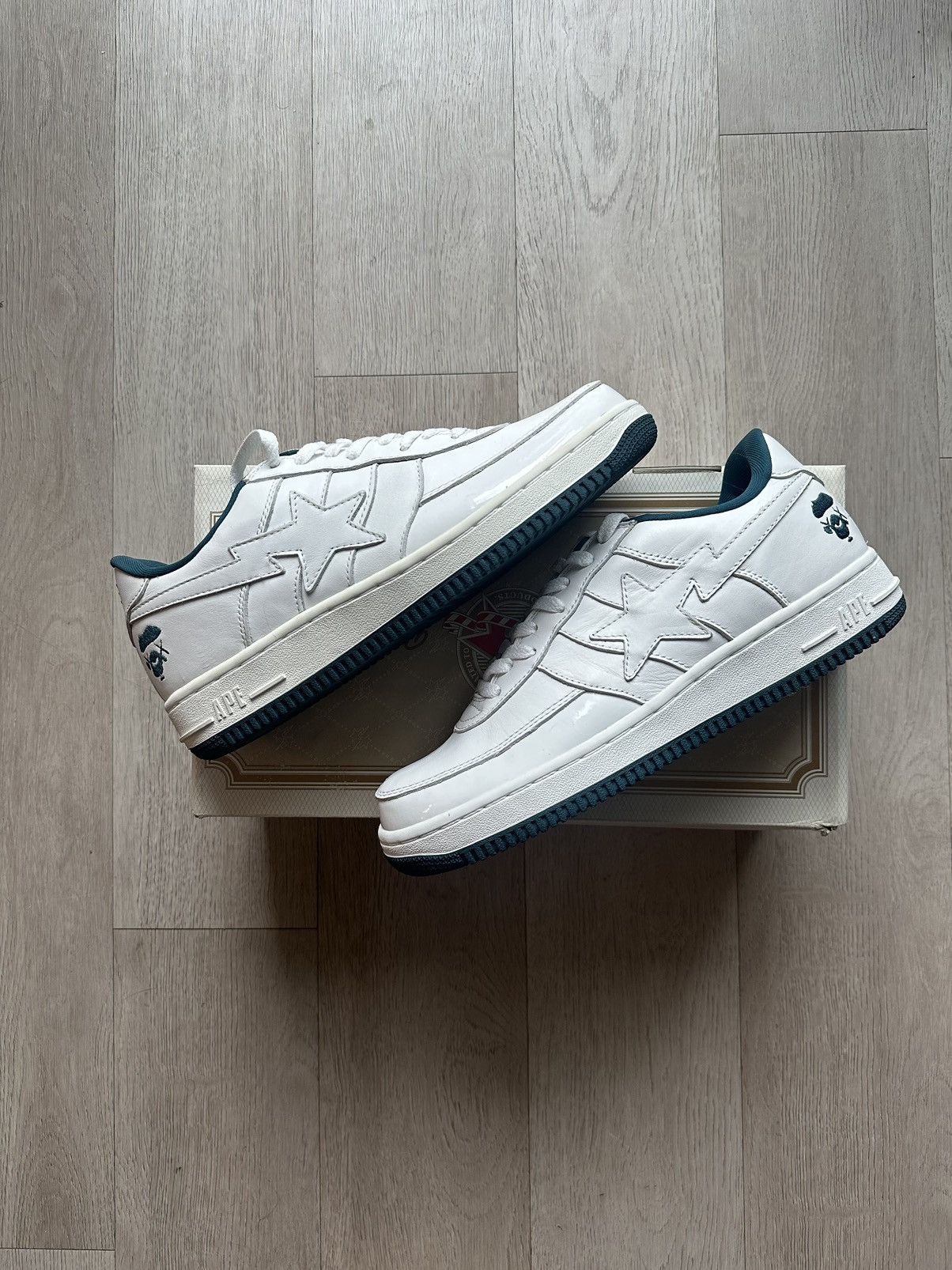 Bape × Kaws Bape x Kaws Bapesta (2005) Size US 10.5 / EU 43-44 - 2 Thumbnail