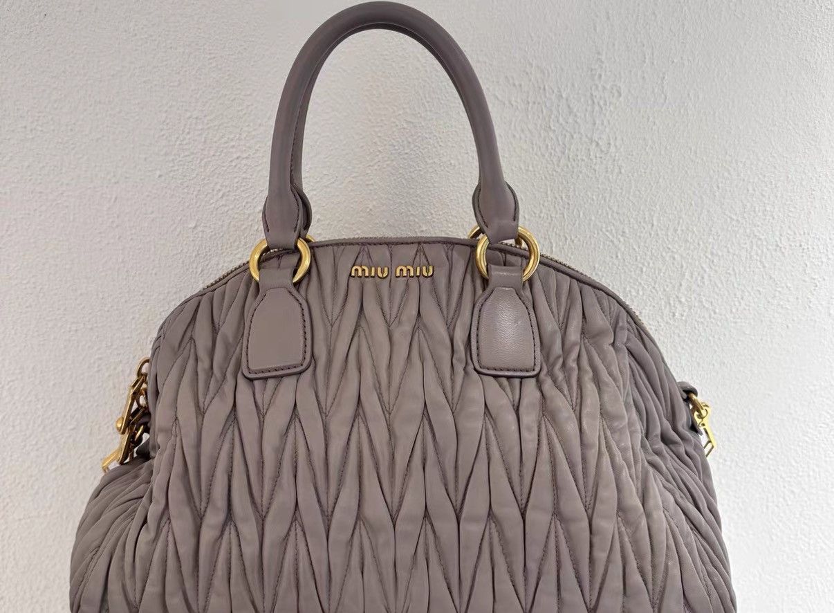 Miu Miu Miu Miu milk tea-colored lambskin ruched shell bag J38 Size ONE SIZE - 2 Thumbnail