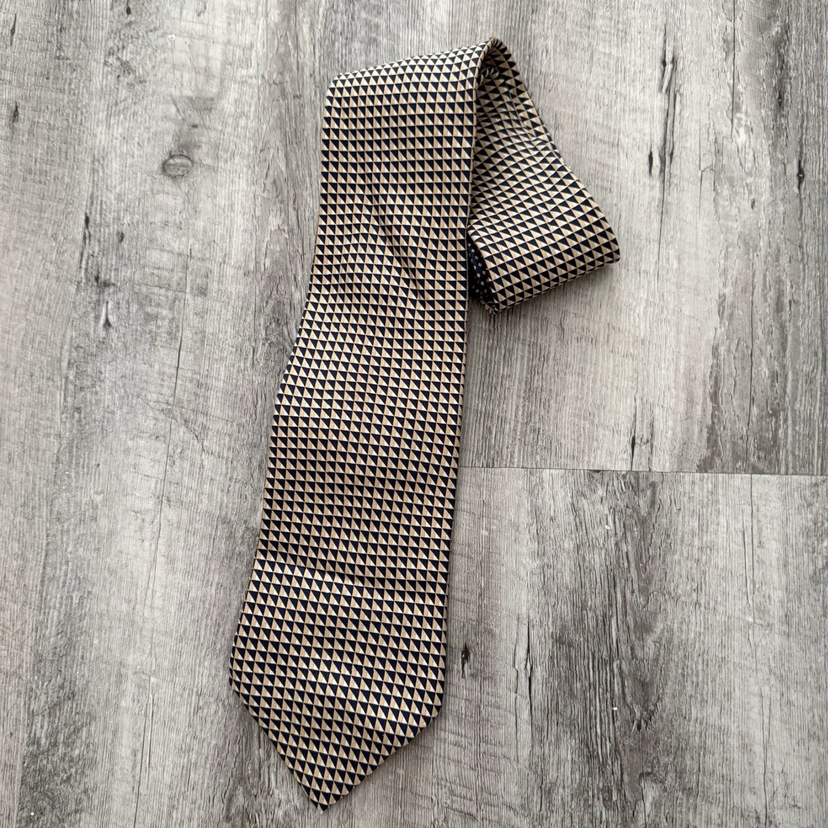 Tommy Hilfiger VINTAGE Tommy Hilfiger Tie Geometric Silk 57"-60" Classic Blue Tan 100% Made In USA Men Logo Modern Preppy Golf Abstract Size ONE SIZE - 7 Thumbnail