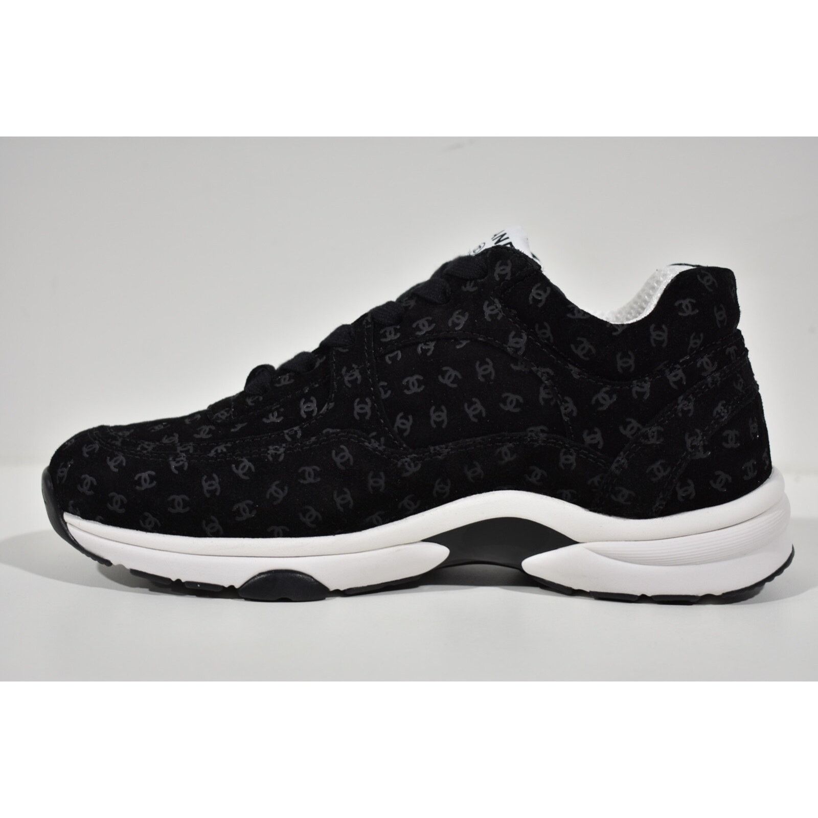 Chanel 22A Printed CC Logo White Flat Runner Trainer Sneaker 38.5 Size US 8.5 / IT 38.5 - 8 Thumbnail