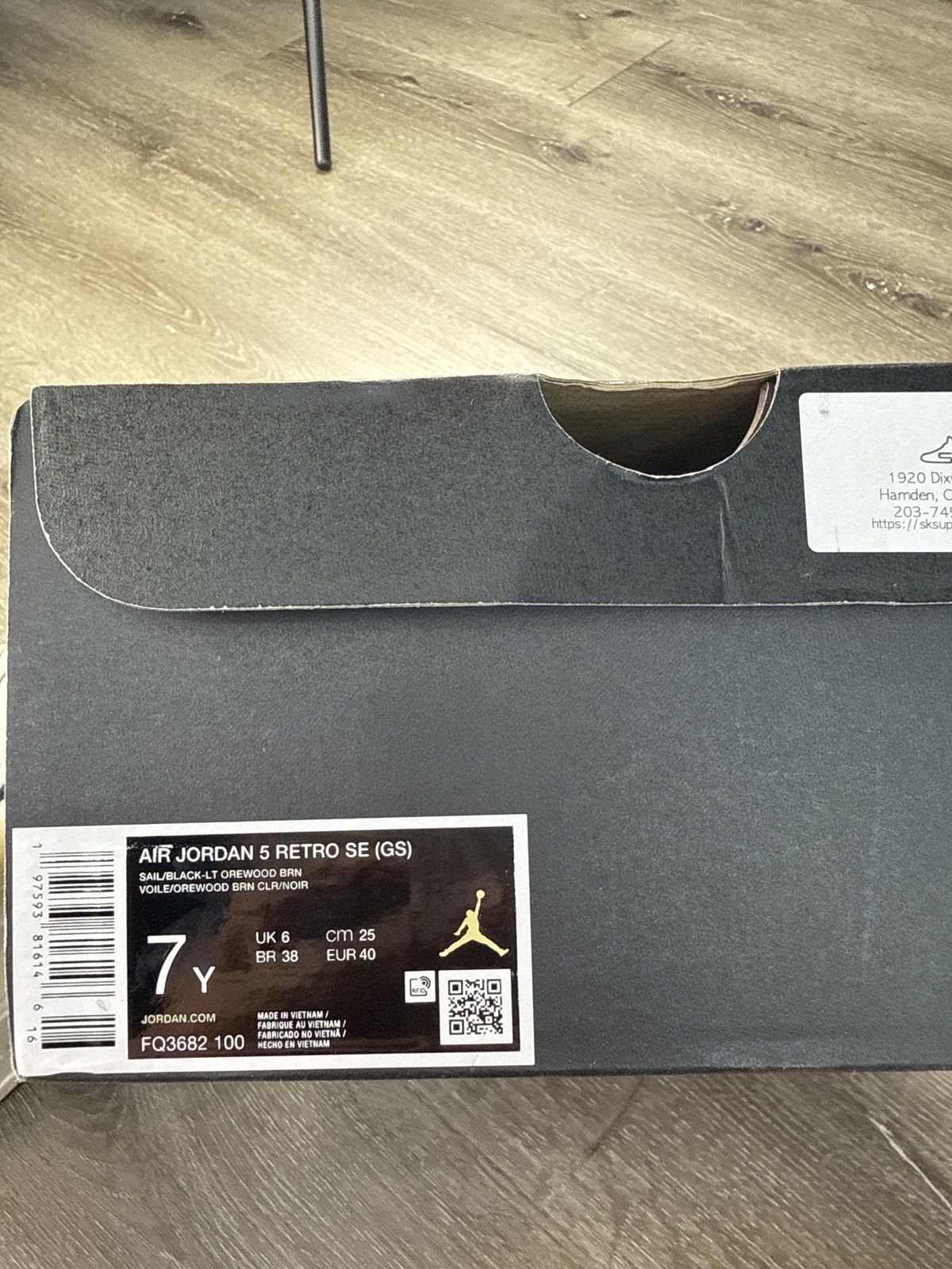 Jordan Brand Air Jordan 5 SE “Sail” GS **PRE-OWNED** Size US 7 / EU 40 - 8 Thumbnail