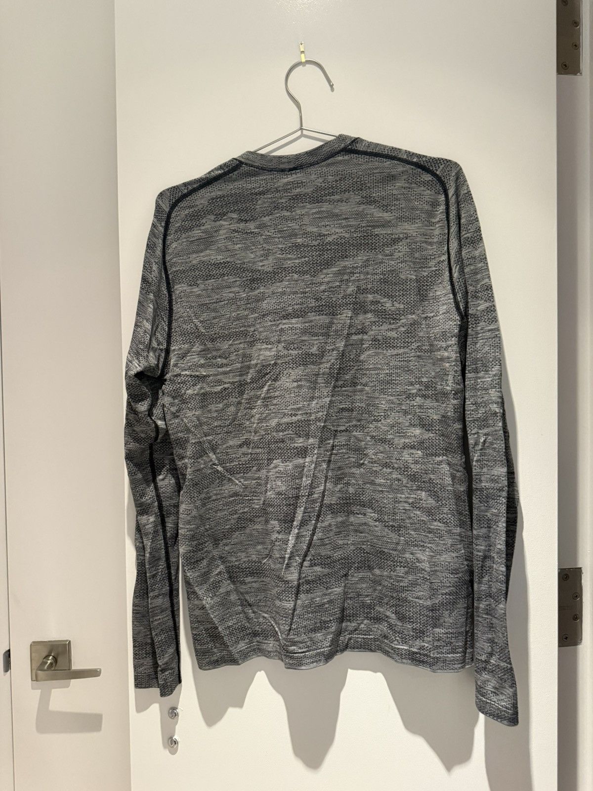 Lululemon Lululemon Long Sleeve Athletic Shirt Size US M / EU 48-50 / 2 - 5 Thumbnail