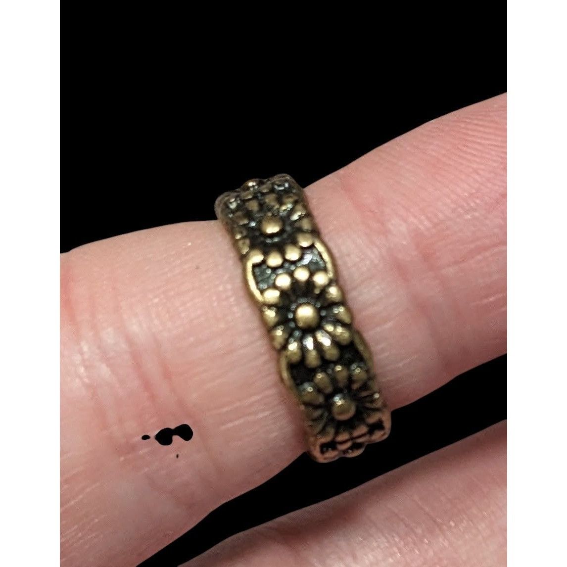 Other Fairycore Floral Antiqued Gold Tone Ring Size 5 3/4 Size ONE SIZE - 5 Thumbnail
