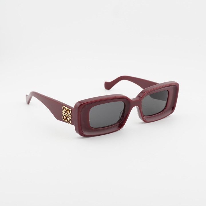 Loewe Loewe LW40101I 66A Sunglasses Shiny Burgundy/Gold Rectangle Size ONE SIZE - 5 Thumbnail