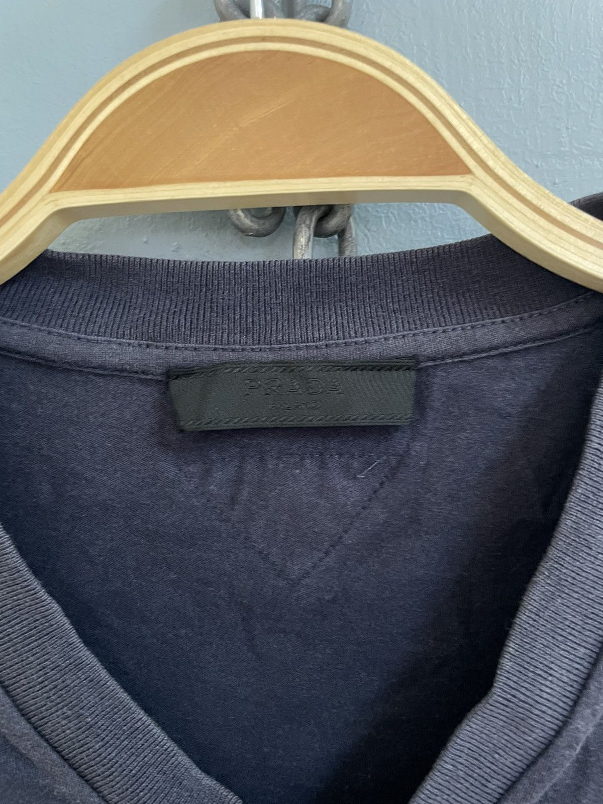 Prada Prada sun faded v neck t shirt Size US XS / EU 42 / 0 - 7 Thumbnail
