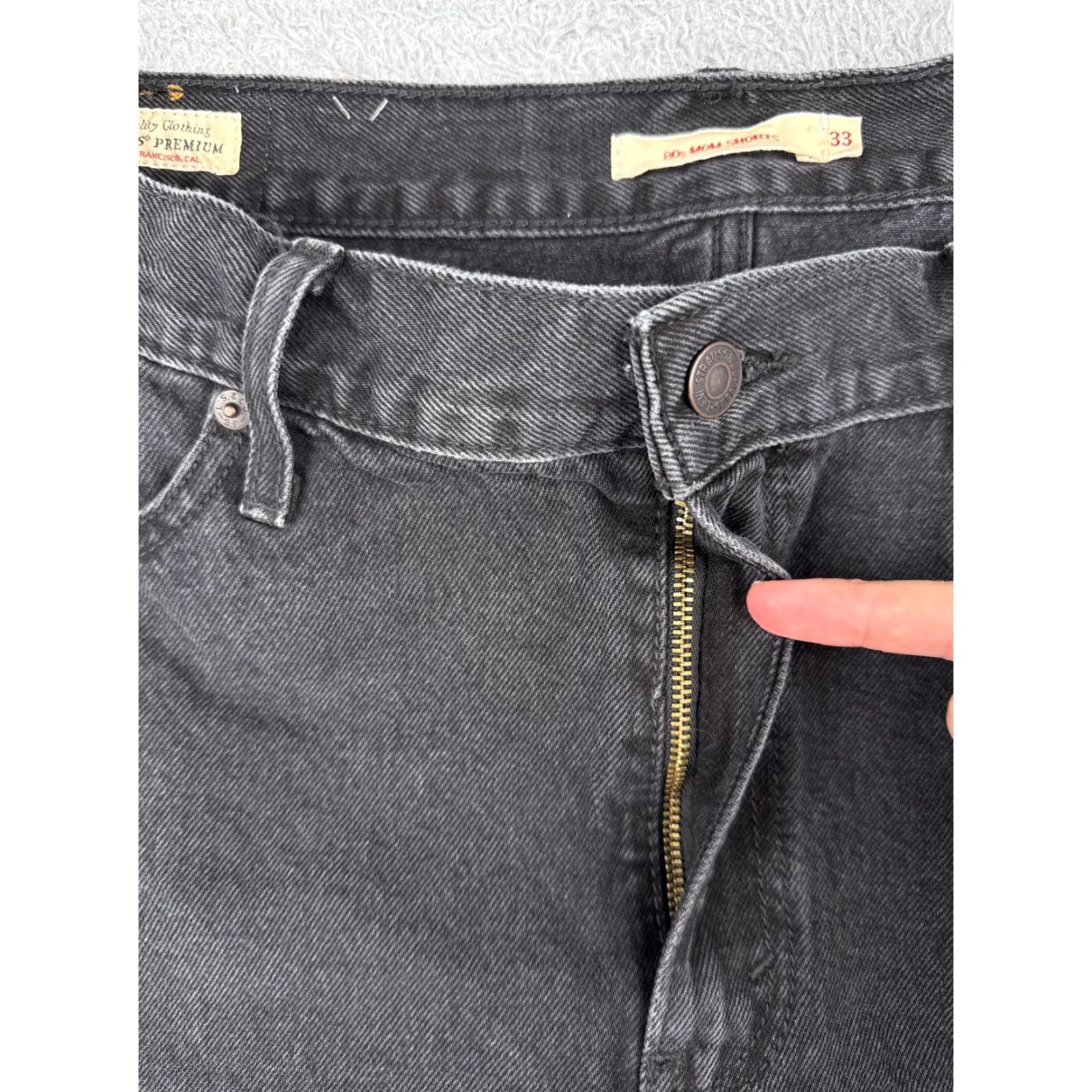 Levi's VINTAGE Levis Shorts Womens Black Denim 33 High Rise 80s Cut-Off 5-Pocket Stretch Jeans Short Size 24" / US 00 / IT 34 - 6 Thumbnail