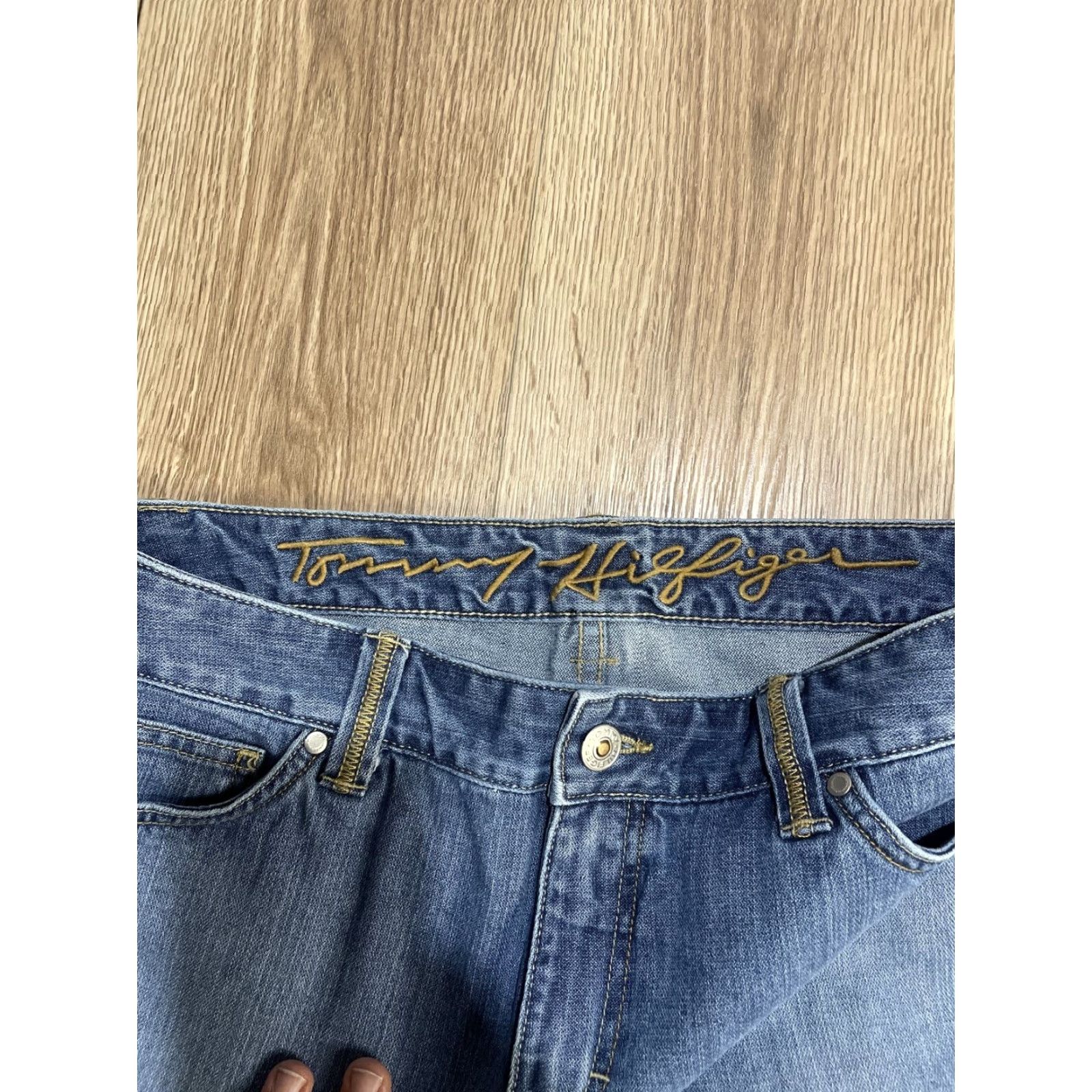 Tommy Hilfiger VINTAGE Tommy Hilfiger Women's Denim Shorts Blue 90s Casual Summer Size 10 Size 32" / US 10 / IT 46 - 3 Thumbnail