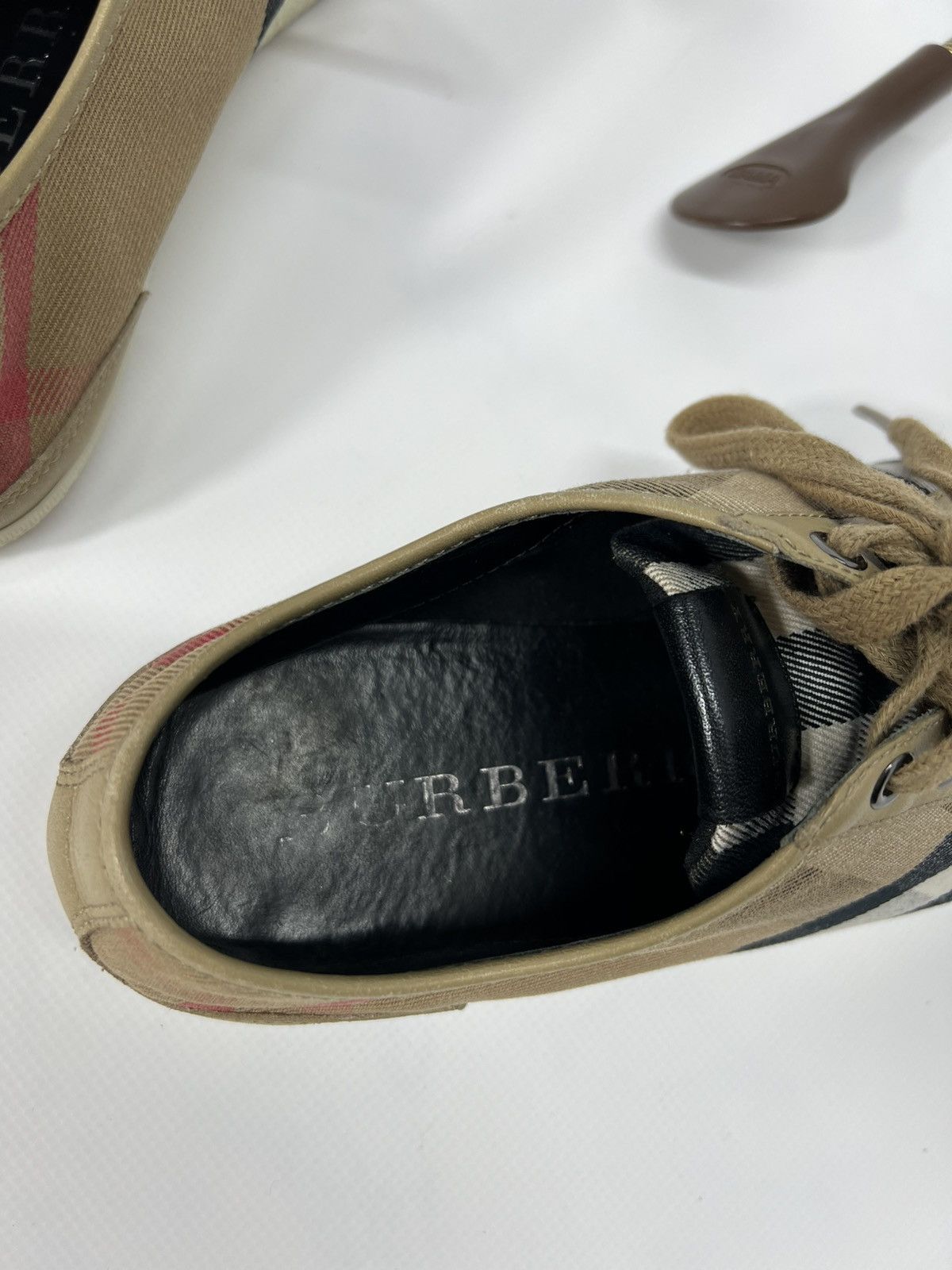 Burberry Vintage luxury Burberry Nova Check Sneaker Shoes Size 40 Size US 10 / IT 40 - 14 Thumbnail