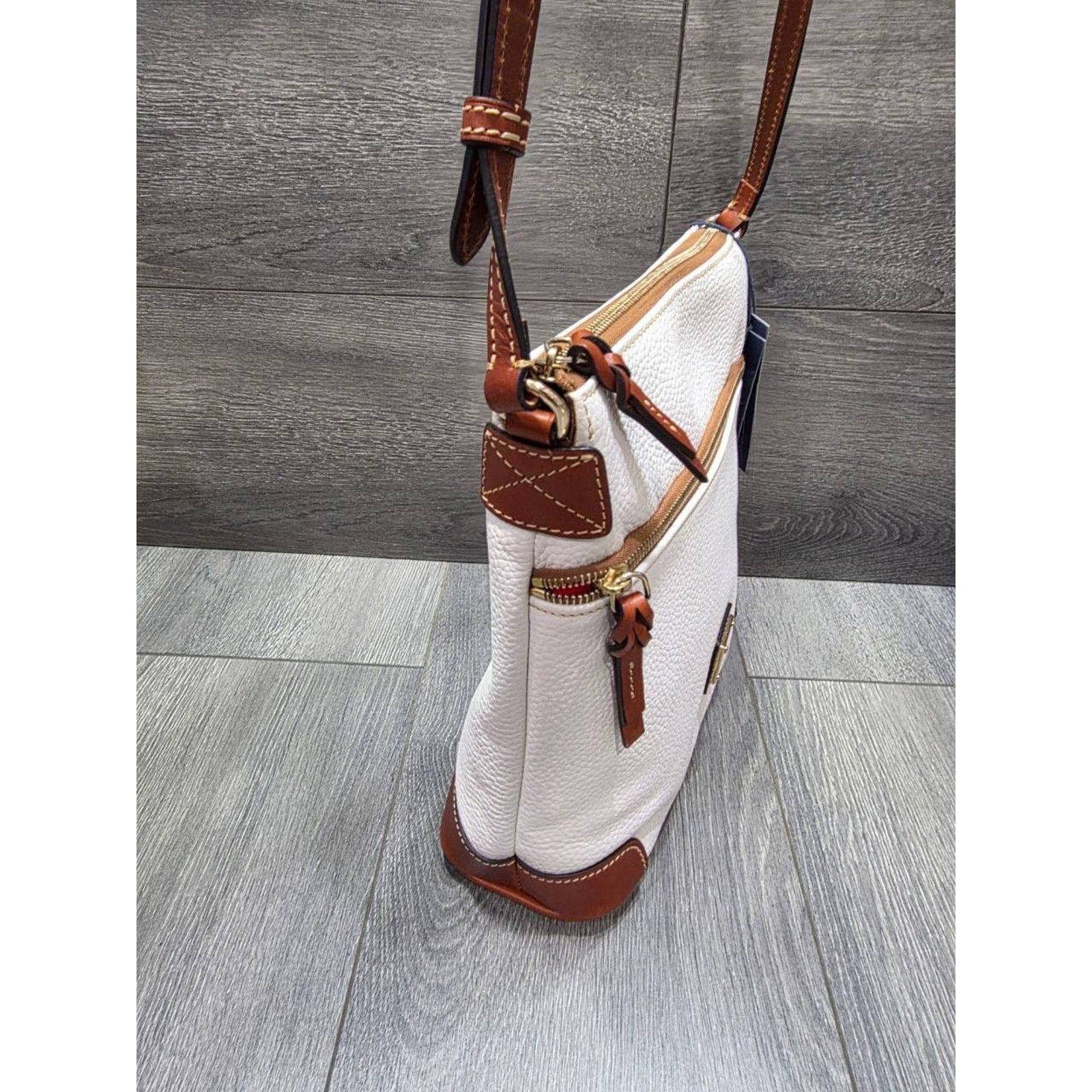 Dooney & Bourke Dooney and Bourke crossbody White Bag Pebble Leather B000556 Size ONE SIZE - 8 Thumbnail