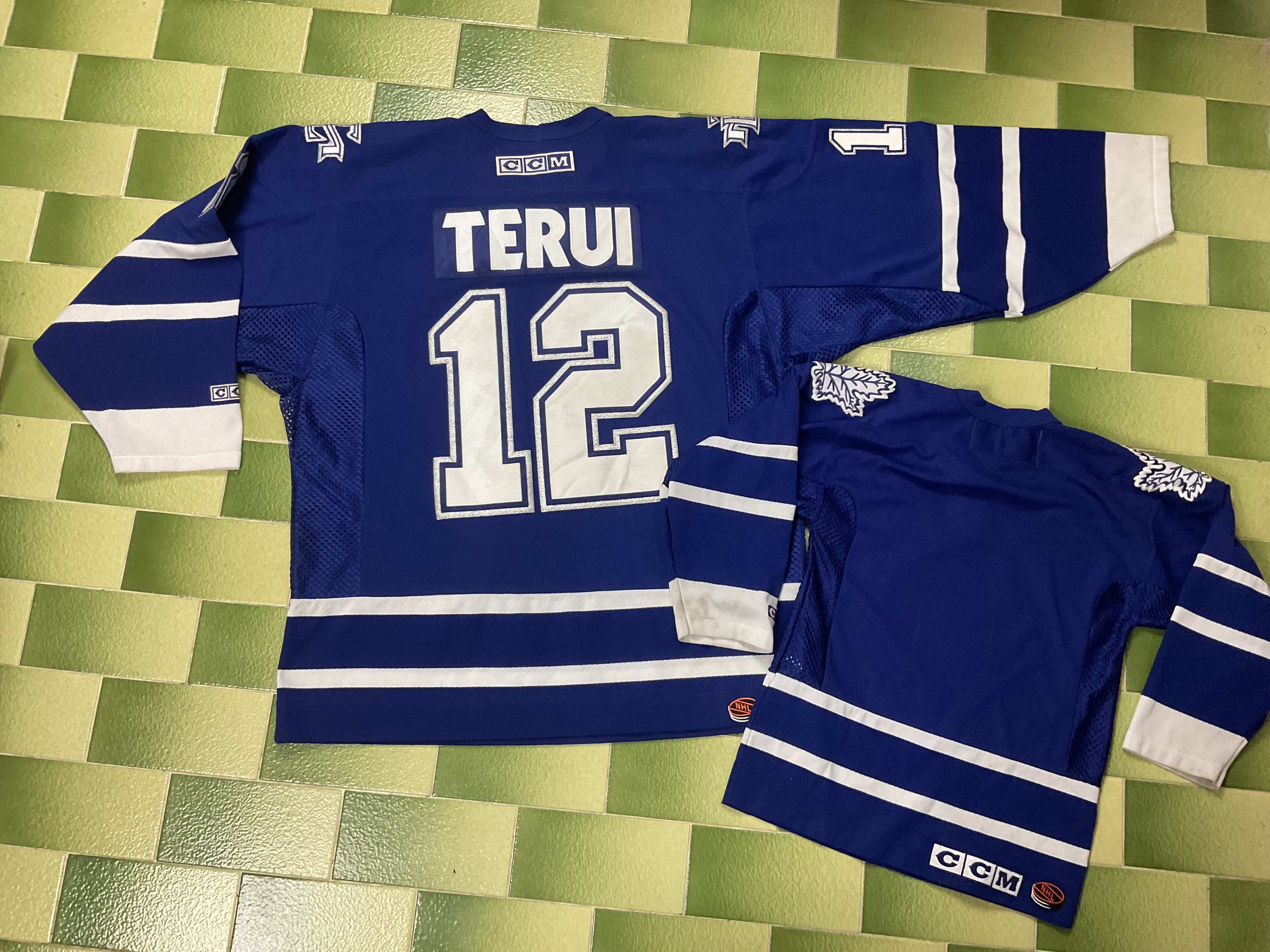 NHL Two Vintage CCM Toronto Maple Leafs jersey & Boys S/M Jersey Size US L / EU 52-54 / 3 - 2 Thumbnail