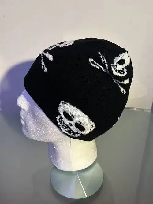 VIBE Y2K Skull Crossbone Beanie Size ONE SIZE - 4 Thumbnail