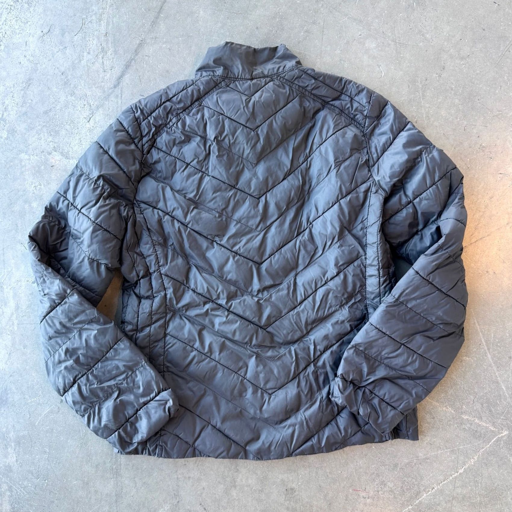 Vintage VINTAGE Gap Quilted Lightweight Puffer Longsleeve Full Zip Jacket Coat Small MEN S Black Polyester Bomber Jacket Size US S / EU 44-46 / 1 - 2 Thumbnail