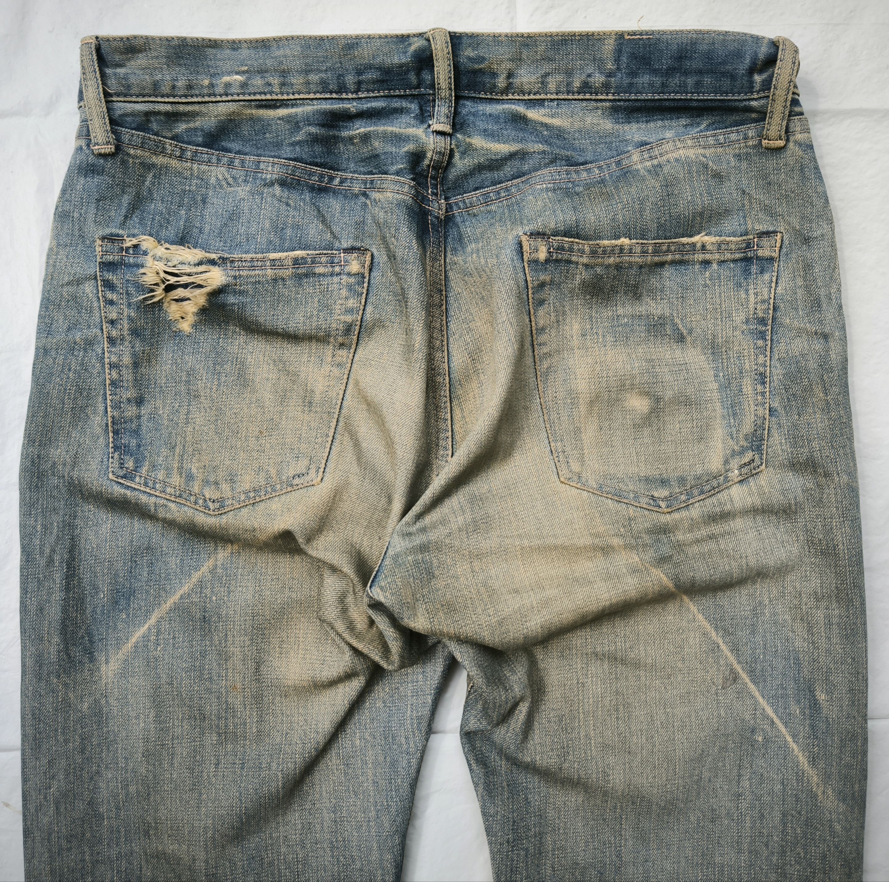 Spellbound SPELLBOUND distressed homeless relaxed jeans Size US 33 - 8 Thumbnail