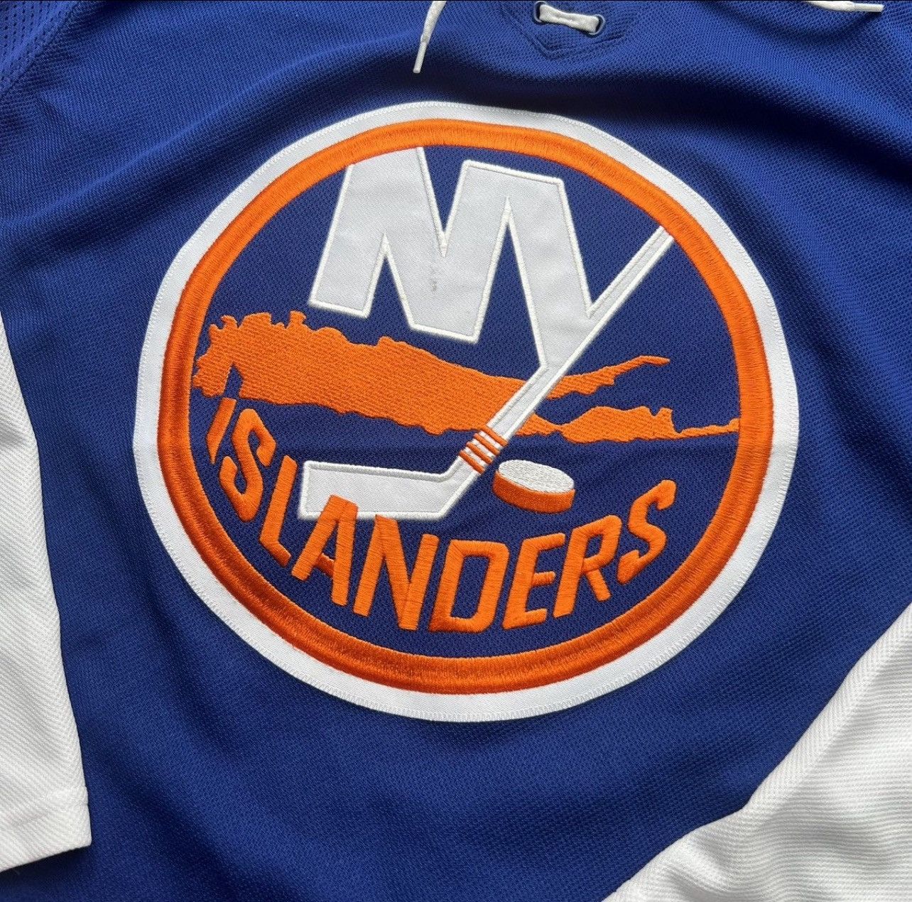NHL New York islanders hockey Jersey authentic fight straps Size US XL / EU 56 / 4 - 6 Thumbnail