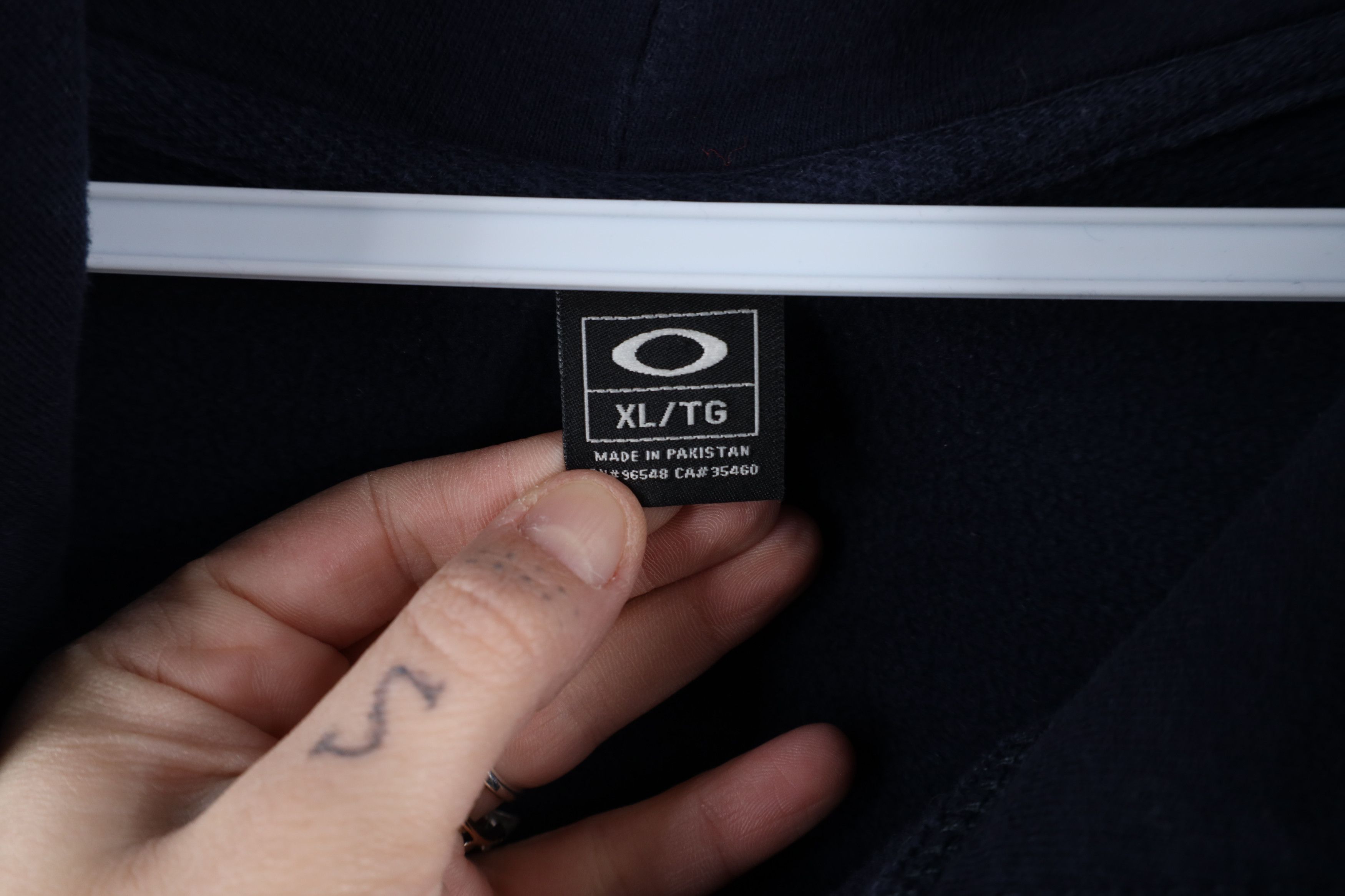 Oakley × Vintage Vintage Y2K Oakley Spell Out Hoodie Sweatshirt Navy Blue Size US XL / EU 56 / 4 - 7 Thumbnail