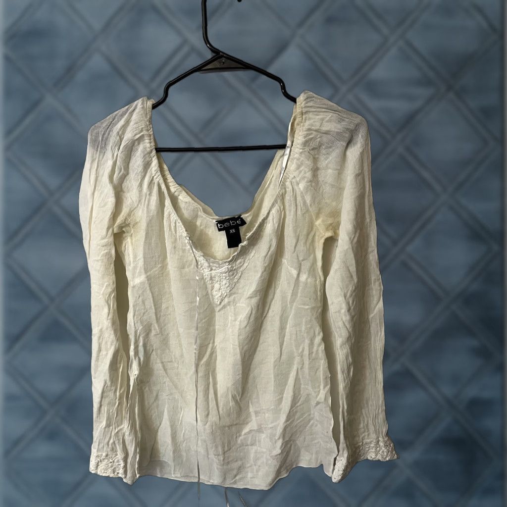 Bebe Bebe Women's Long Sleeve Pullover Shirt XS V-Neck Solid White Casual Top Size XS / US 0-2 / IT 36-38 - 1 Thumbnail