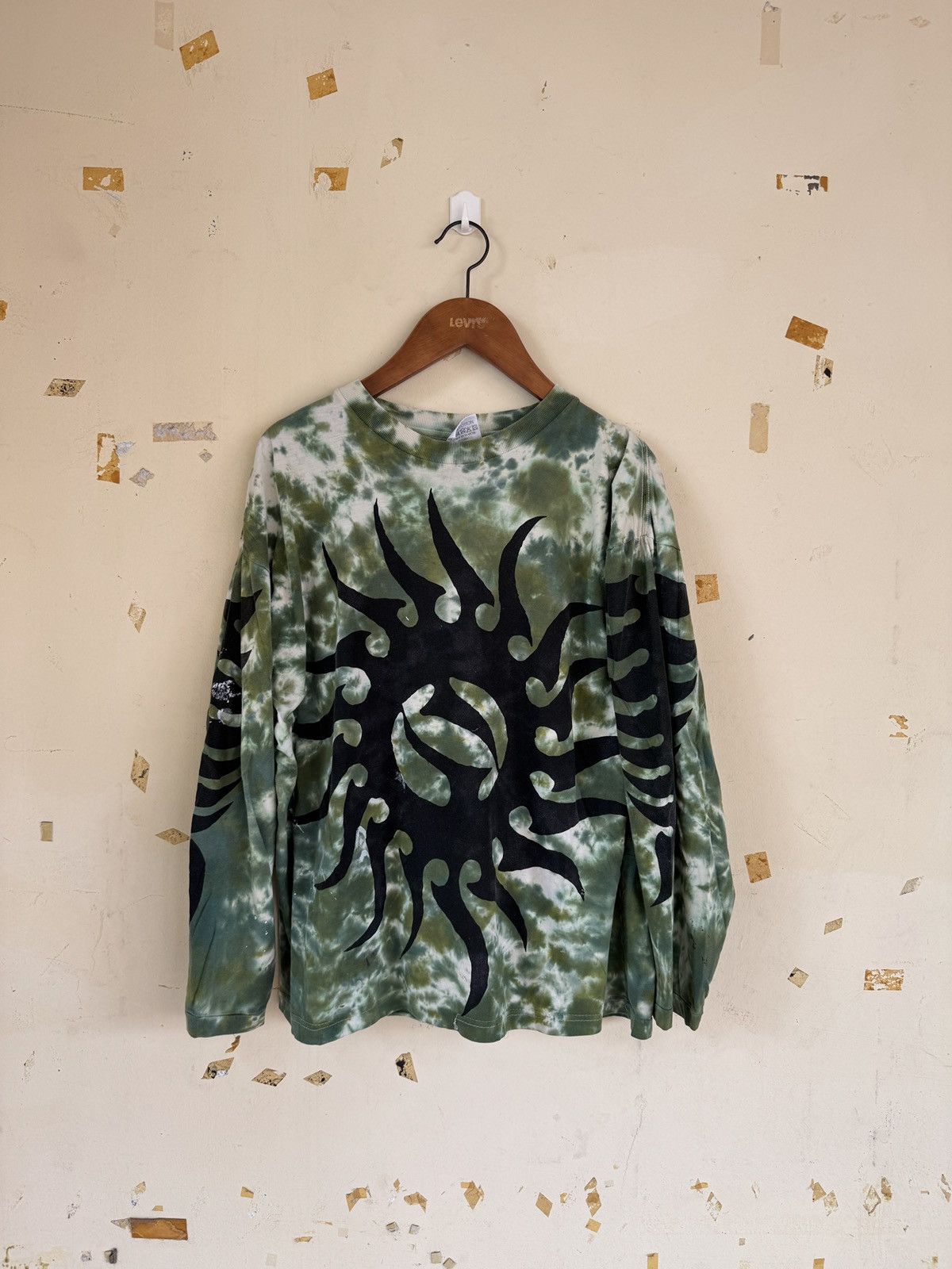 Band Tees × Vintage *RARE* VINTAGE 90s Y2K TRIBAL SPIRAL TIE DYE T-SHIRT METAL Size US XL / EU 56 / 4 - 1 Thumbnail