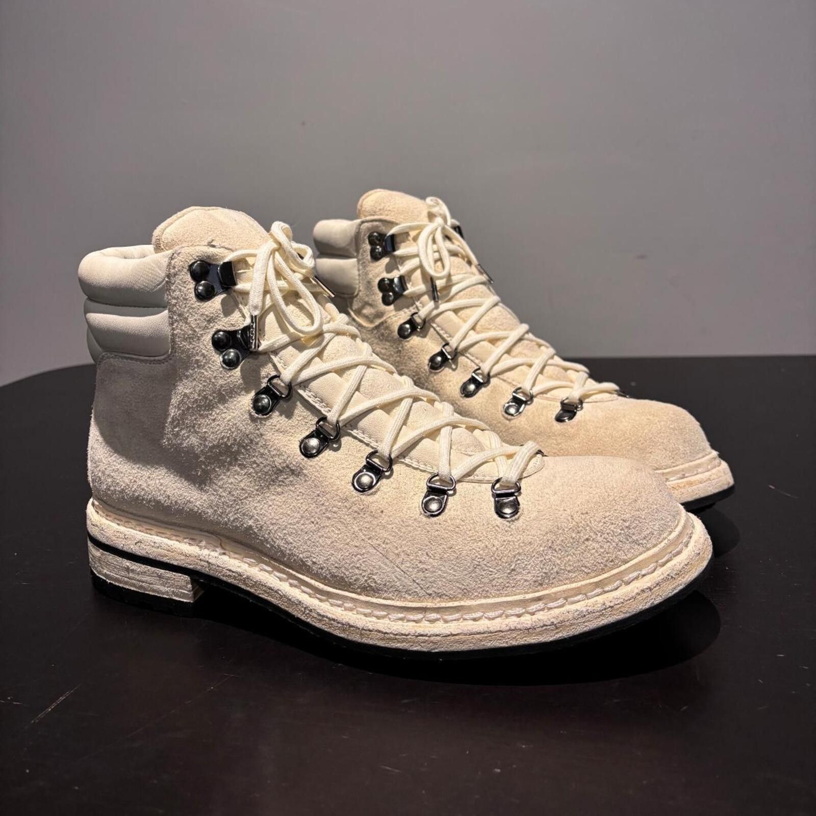 Guidi 19 Mountain Boots – Off White Suede – Vibram Sole