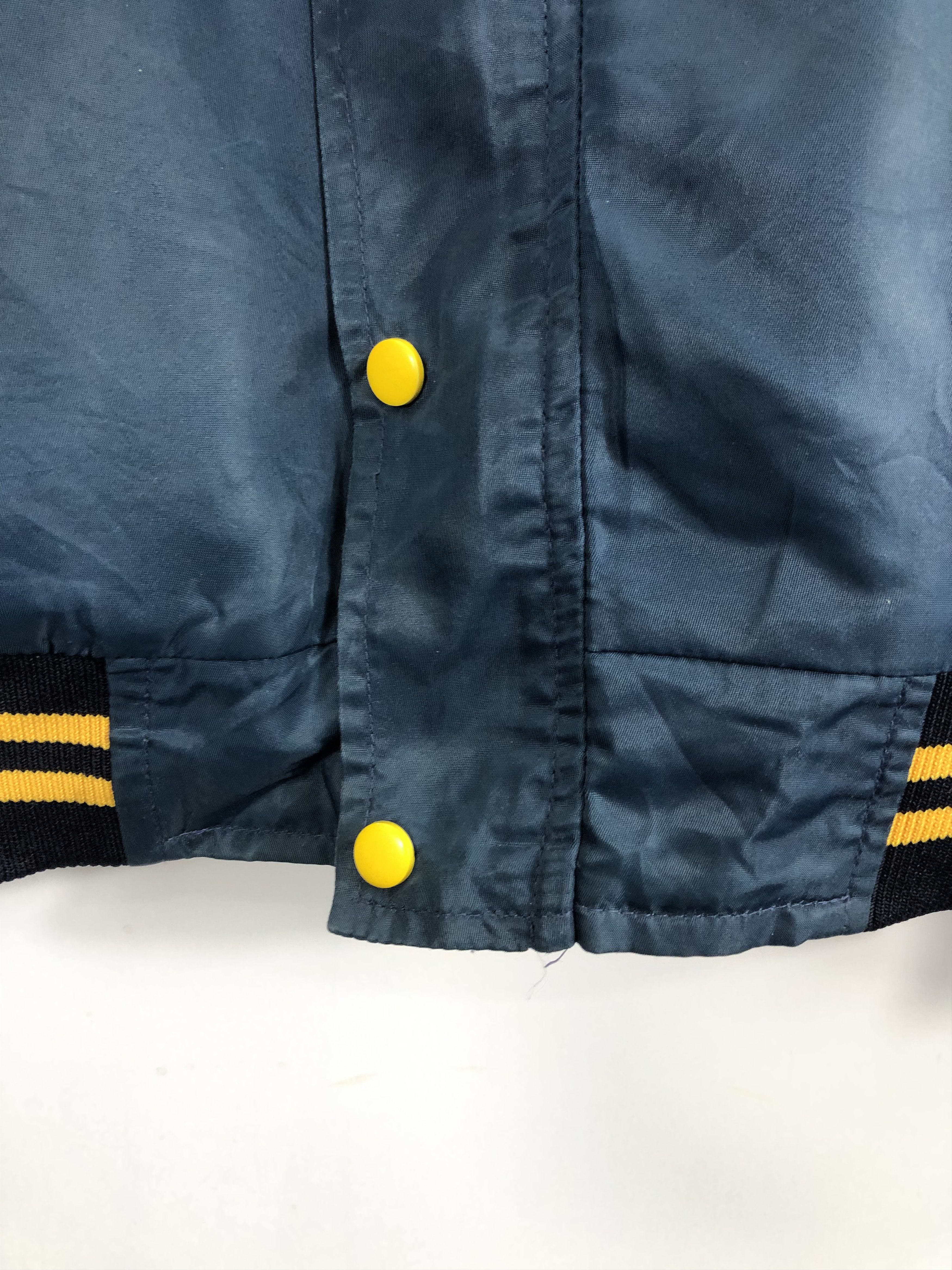 Vintage Vintage Pizza Heaven Puffer Bomber Jacket J0608 Size US XXL / EU 58 / 5 - 6 Thumbnail