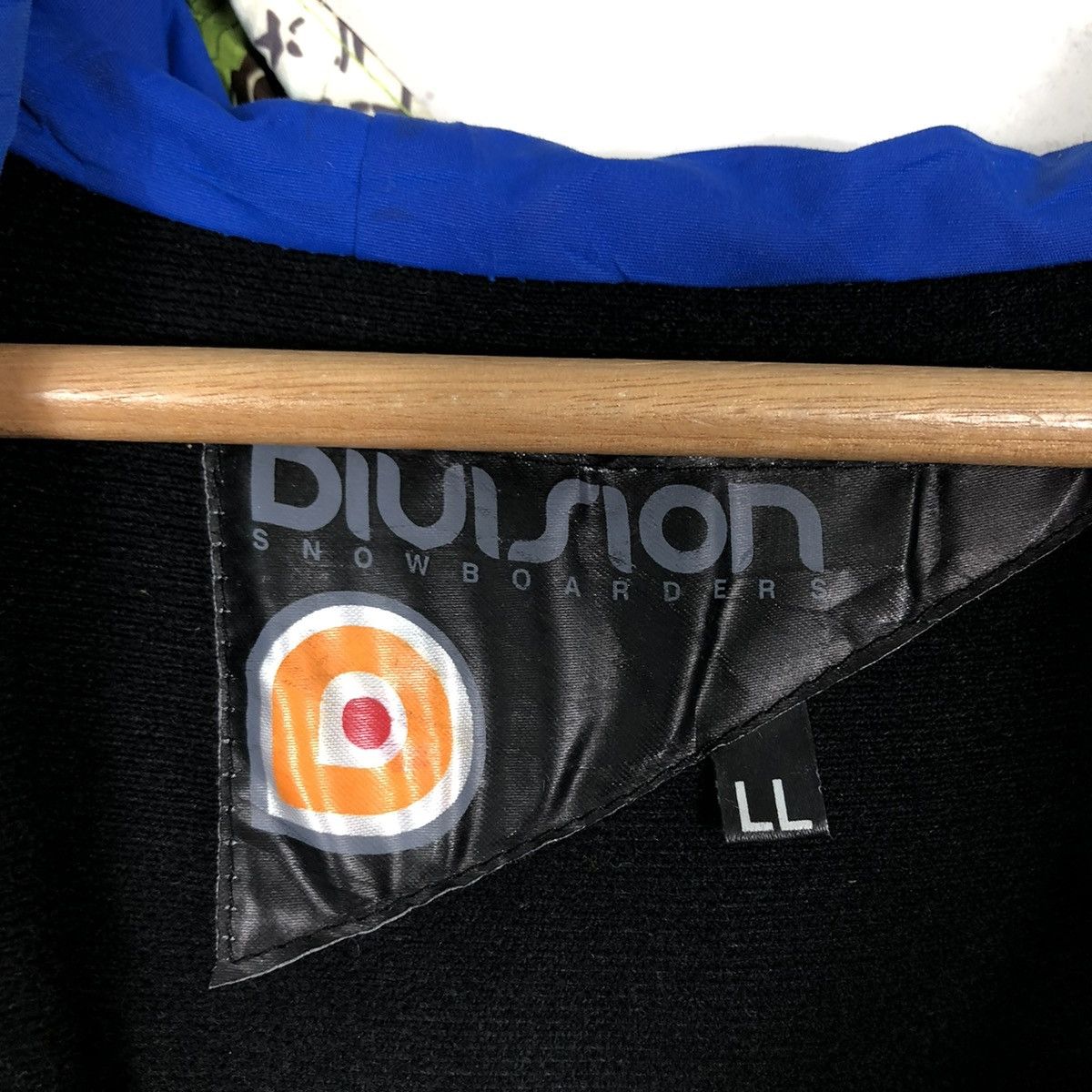 Japanese Brand 🔥Rare Hunting Ski Jacket Multi Color Full Print Division Size US L / EU 52-54 / 3 - 13 Thumbnail