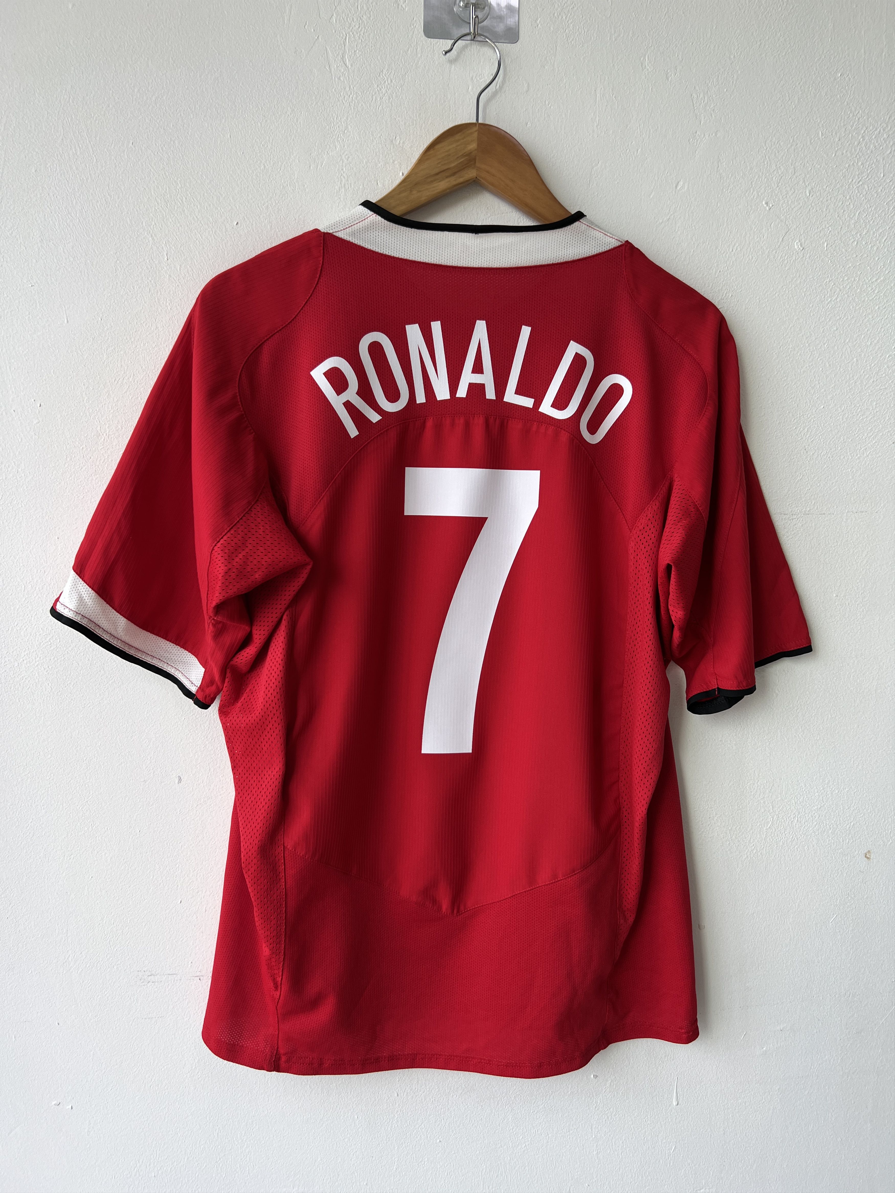 Nike (M) Manchester United 2004-06 Home Kit Ronaldo #7 Size US M / EU 48-50 / 2 - 8 Thumbnail