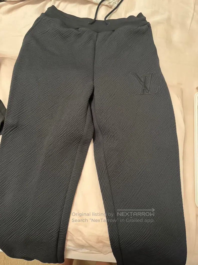 Louis Vuitton Louis Vuitton size m Black large logo knit sweatpants Size US 28 / EU 44 - 7 Thumbnail