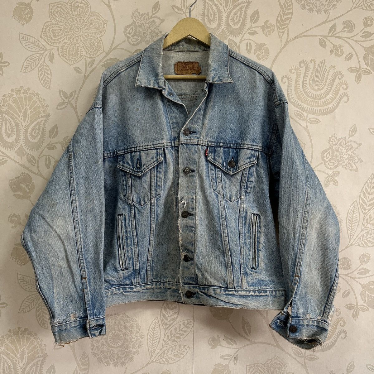 Levi's × Levi's Vintage Clothing Distressed Levis Denim Trucker Jacket Made In USA Size US L / EU 52-54 / 3 - 1 Thumbnail