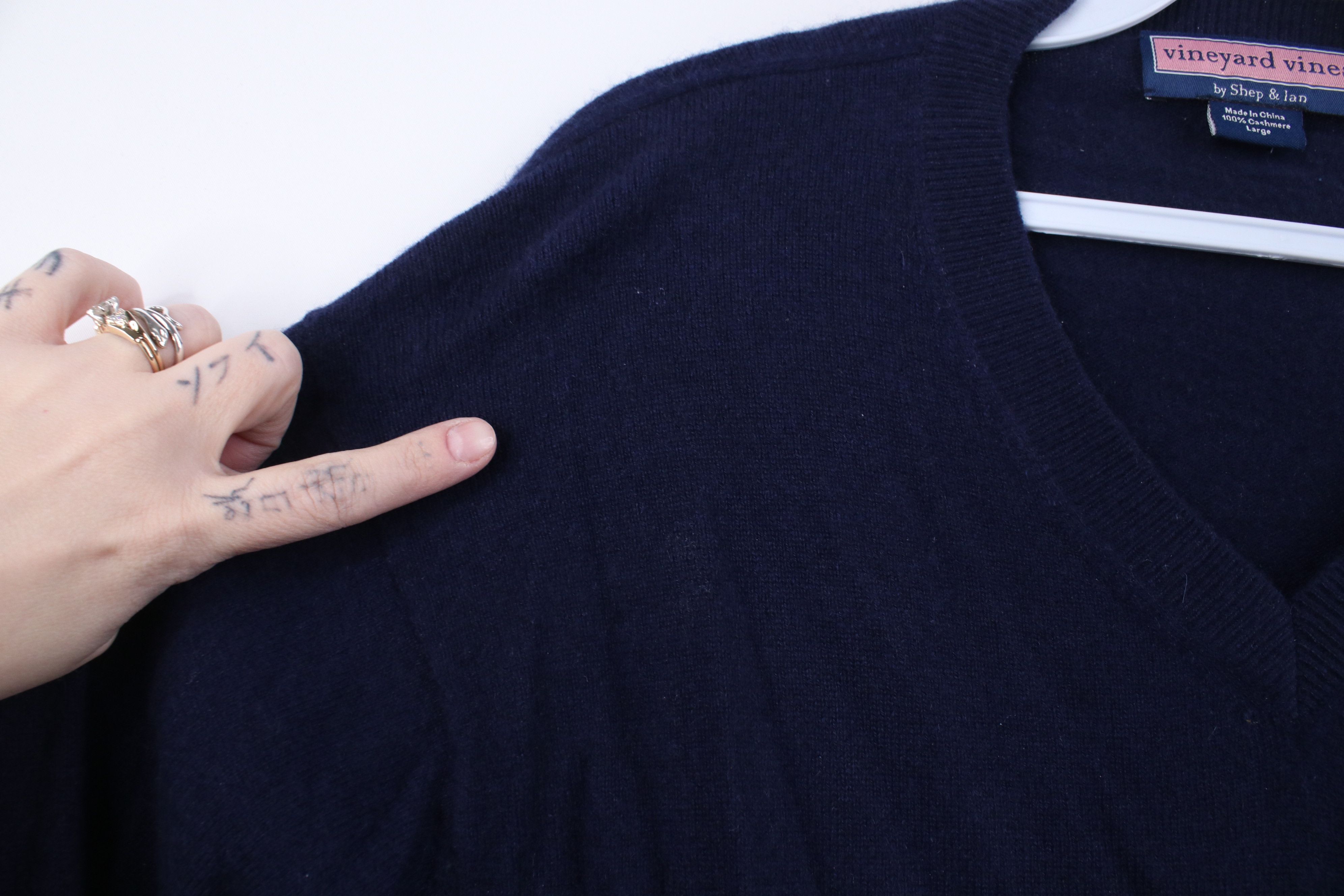Vineyard Vines Vineyard Vines Soft Cashmere Knit V-Neck Sweater Navy Blue Size US L / EU 52-54 / 3 - 5 Thumbnail
