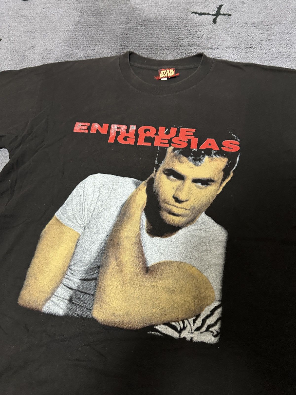 Vintage '99 Enrique Iglesias Tee Size US XL / EU 56 / 4 - 2 Thumbnail