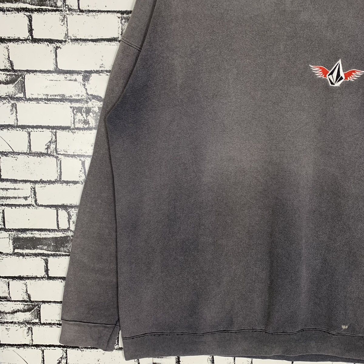 Volcom Vintage 90’s Volcom Sun Faded Sweatshirt Size US M / EU 48-50 / 2 - 9 Thumbnail