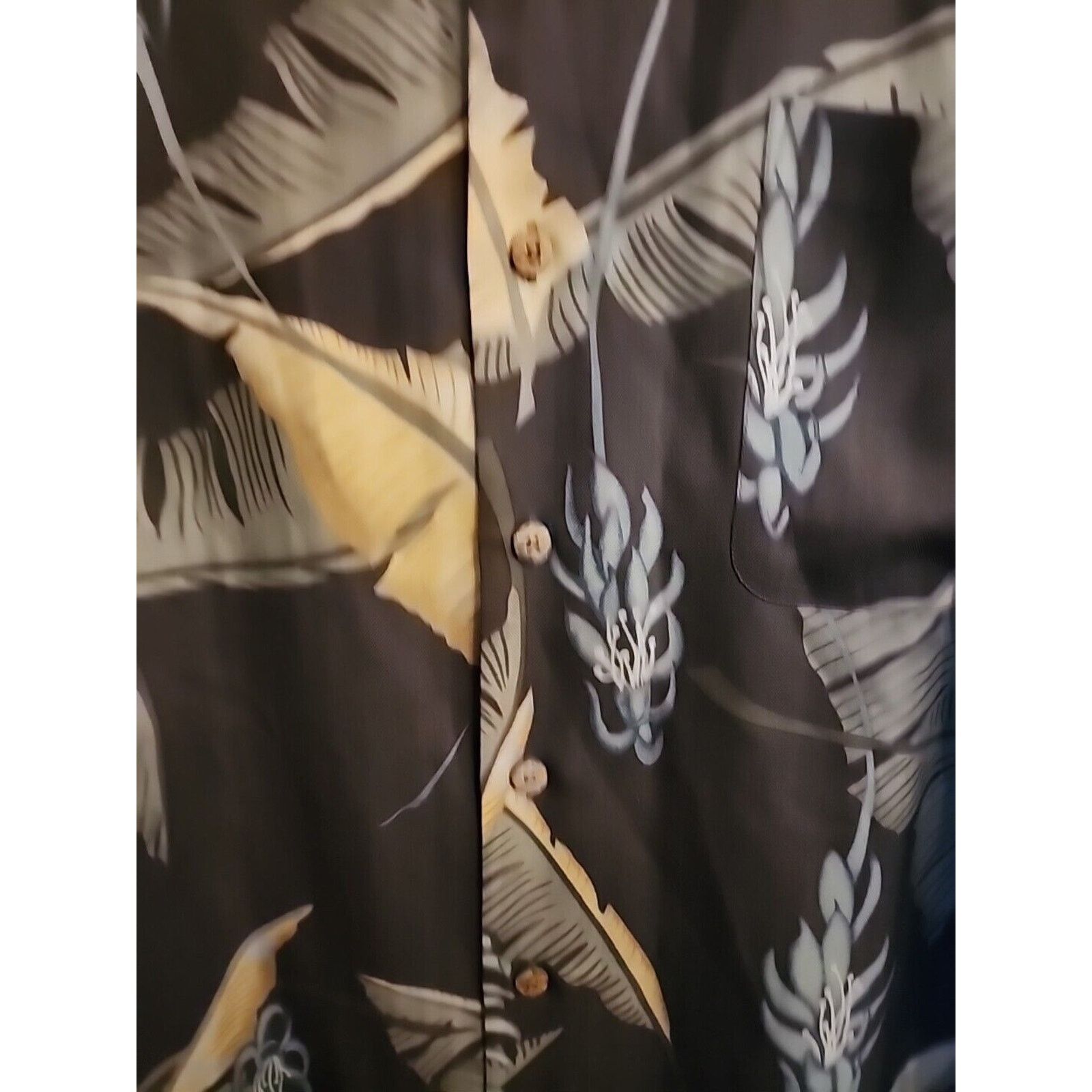 Tommy Bahama Tommy Bahama Men Size Large Shirt 100% Silk Floral Hawaiian Size US L / EU 52-54 / 3 - 3 Thumbnail