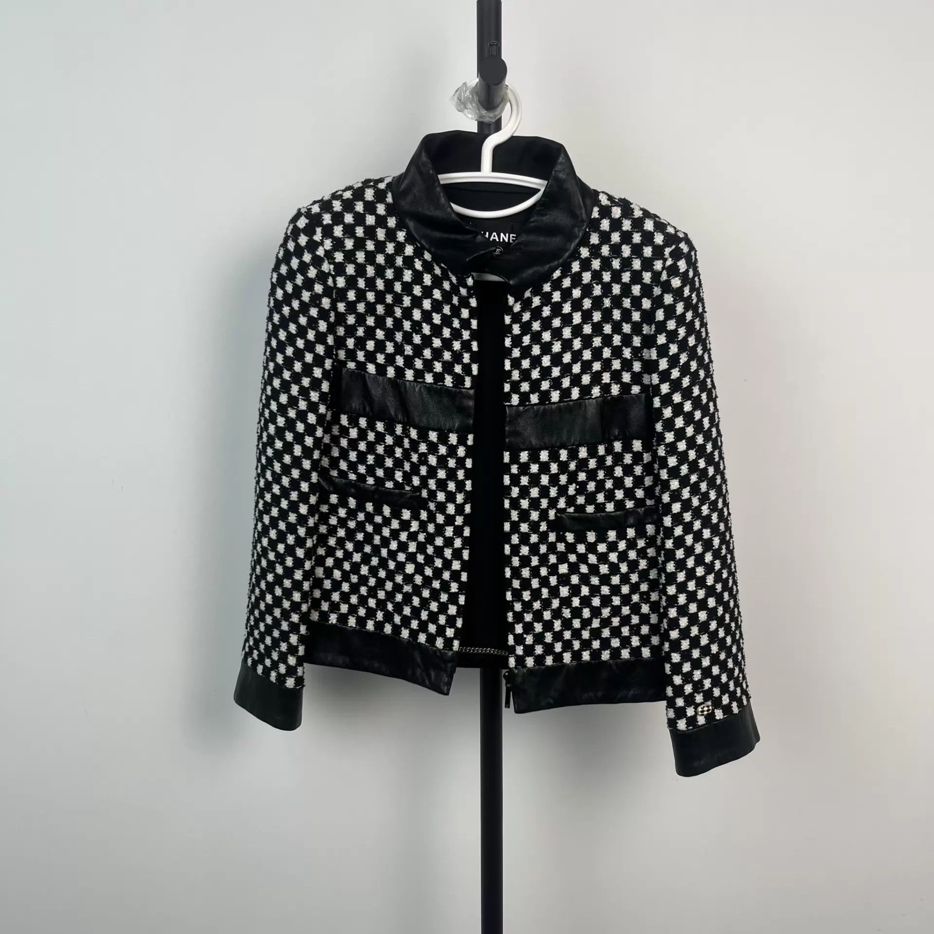 Chanel Chanel 17B Sequin Tweed Colorblock Jacket 34 Size XS / US 0-2 / IT 36-38 - 1 Thumbnail