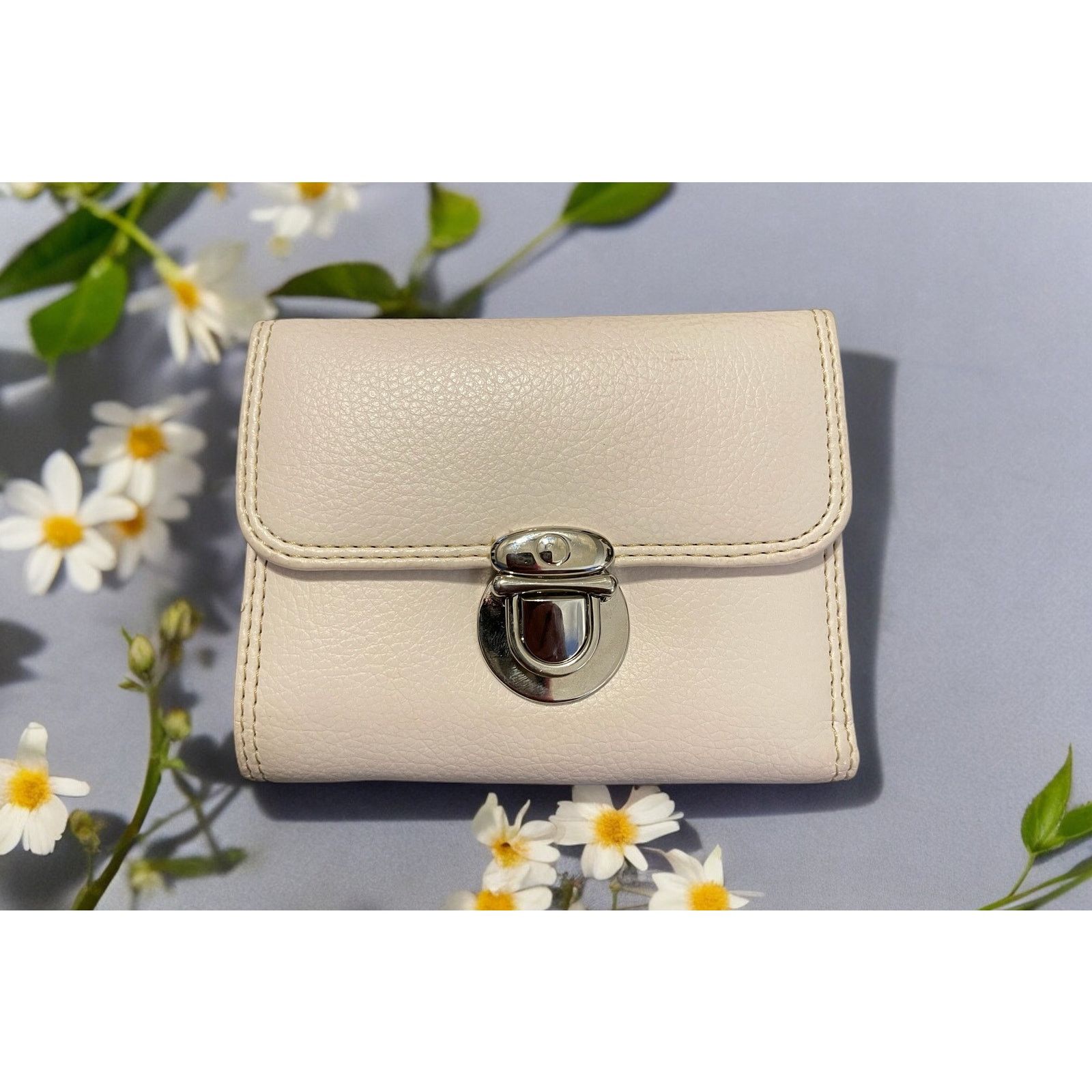 Unknown London Beige Small Leather or Faux Leather Wallet Woman's Billfold Size ONE SIZE - 1 Thumbnail